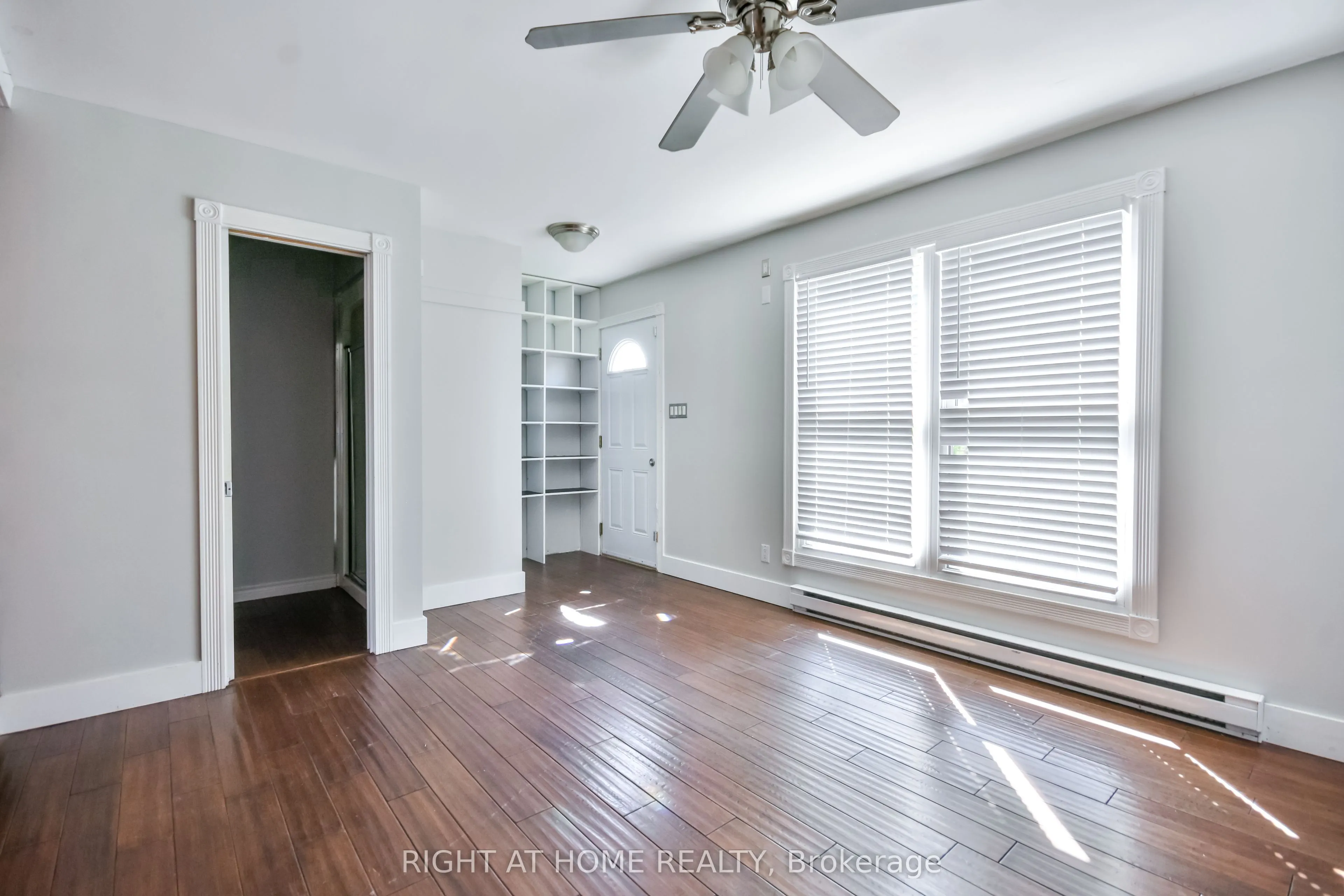 9 Sophia Street W