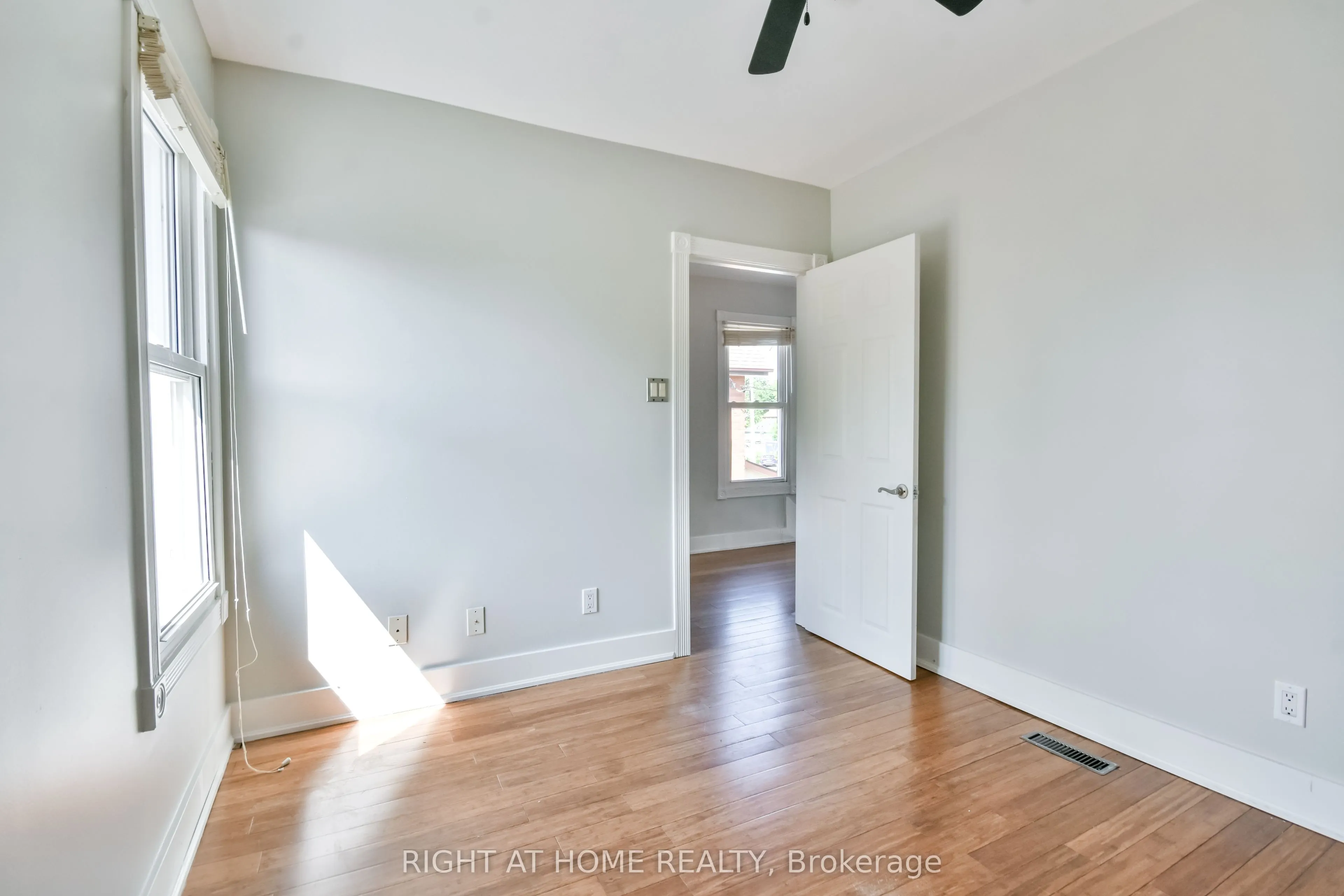 9 Sophia Street W