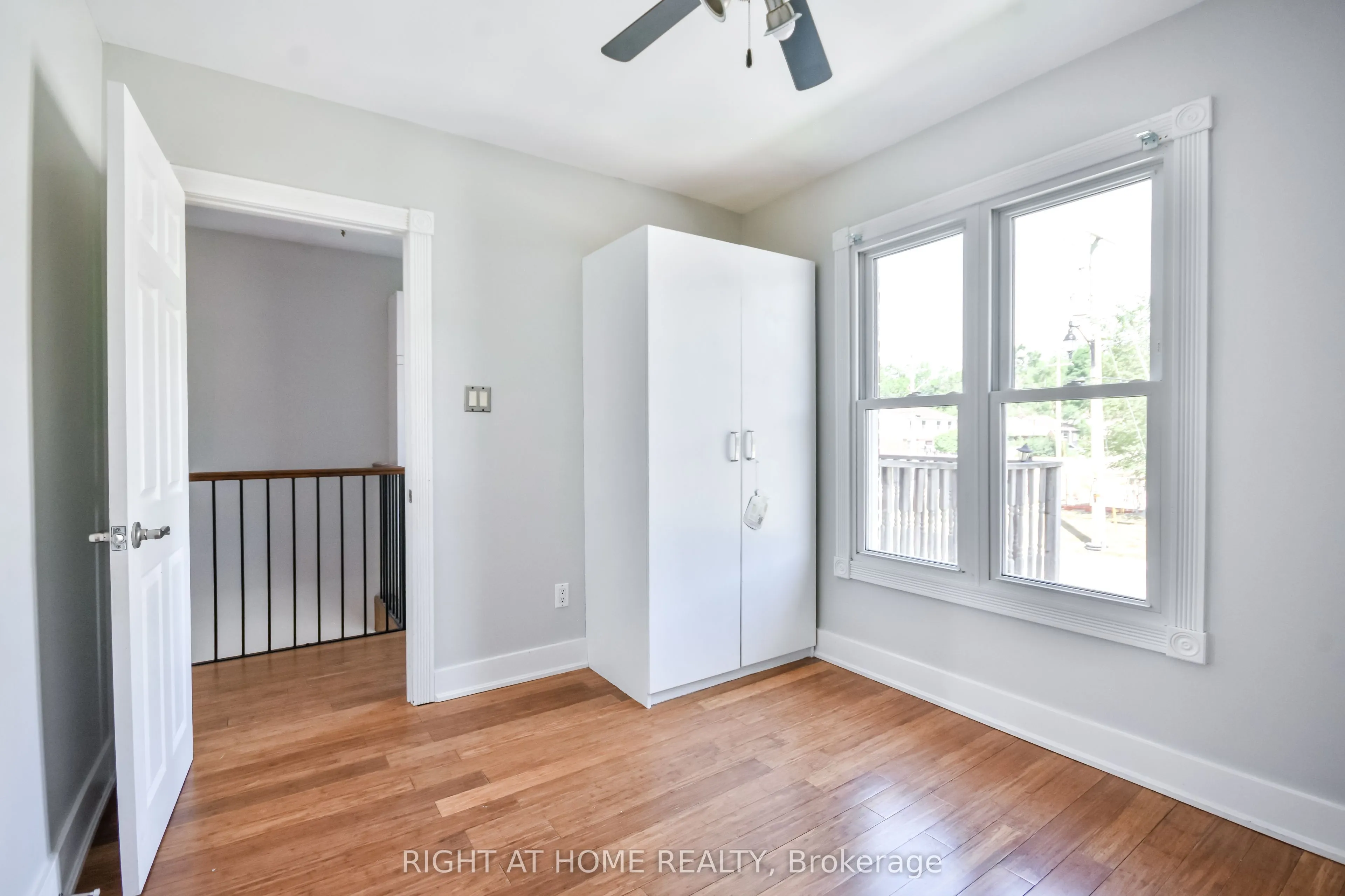 9 Sophia Street W
