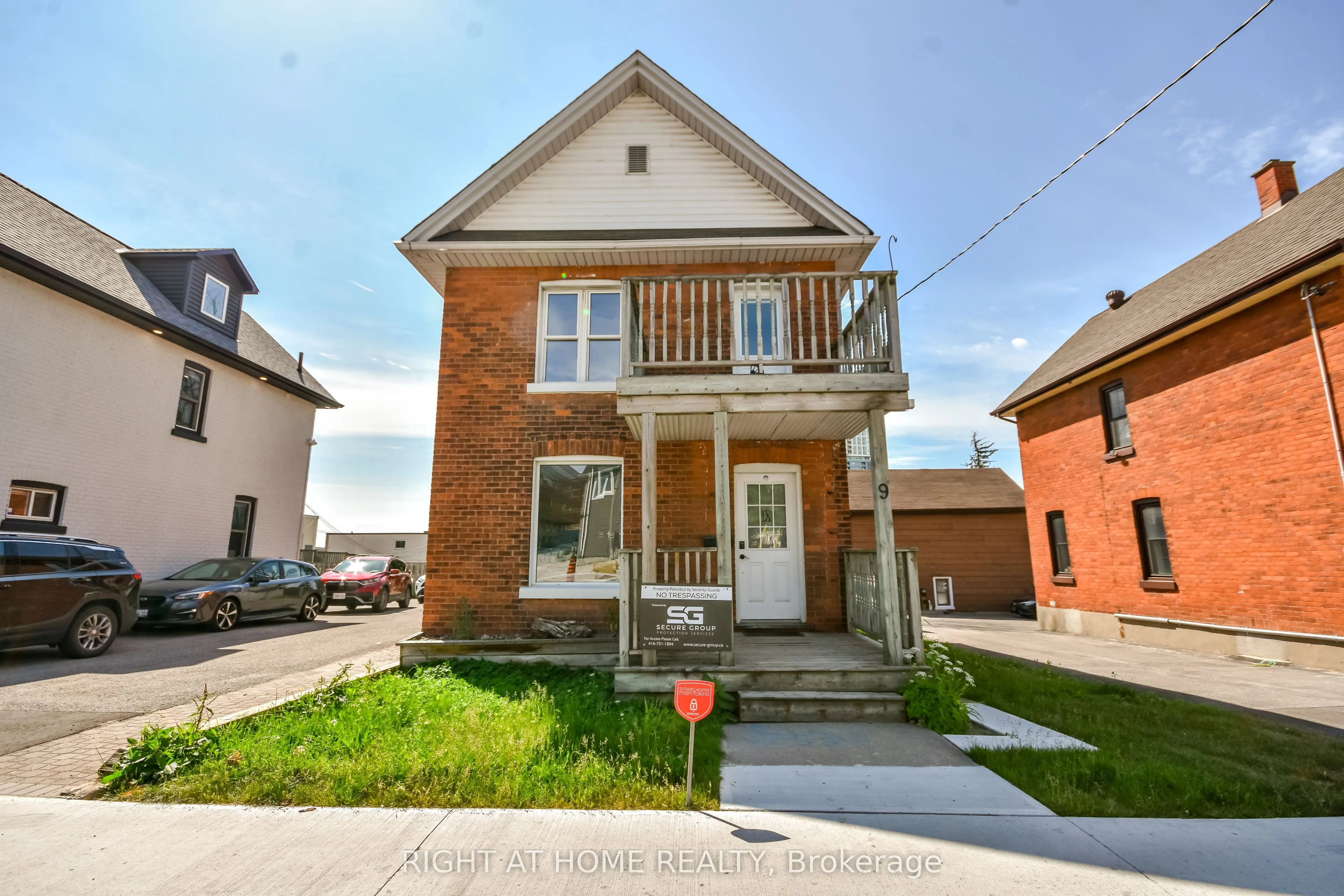 9 Sophia Street W