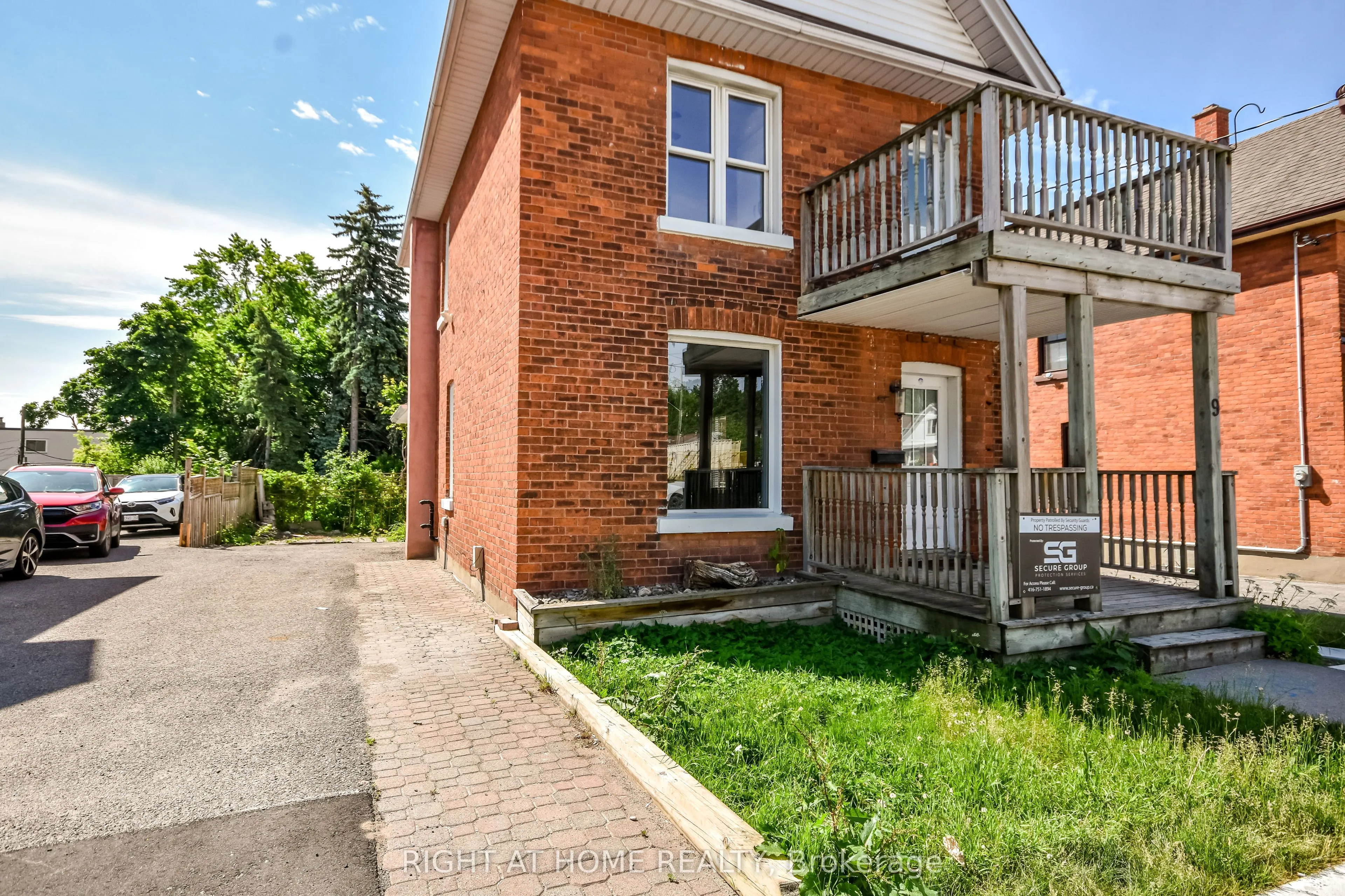 9 Sophia Street W