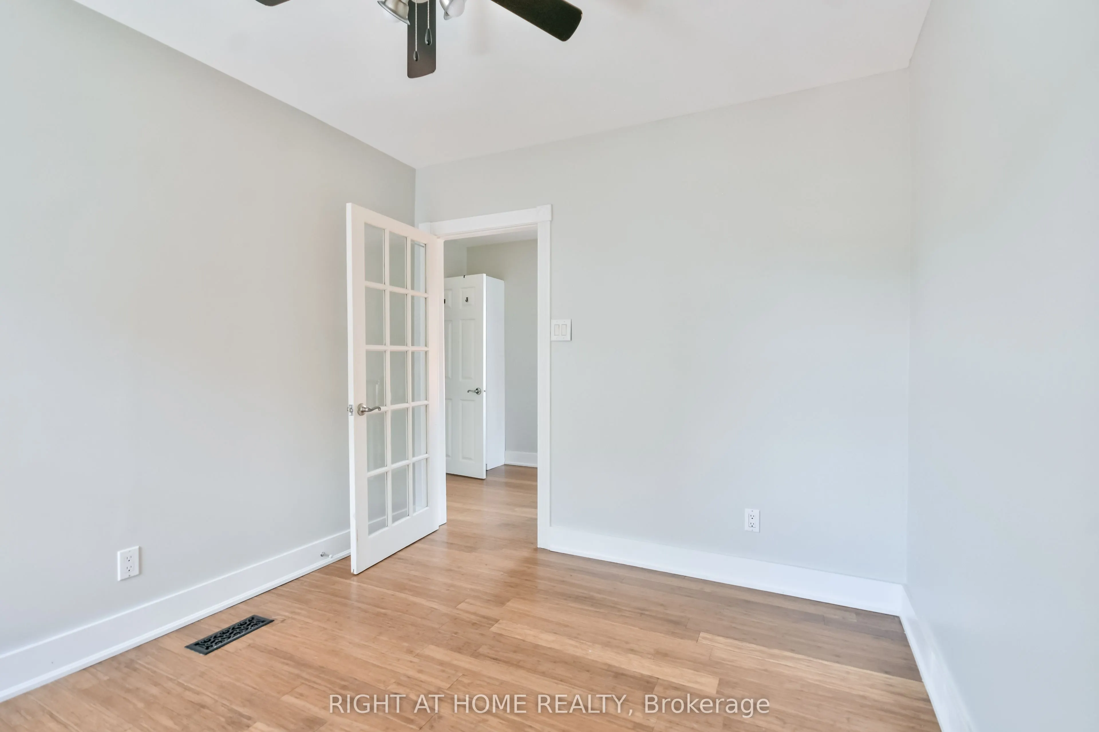 9 Sophia Street W