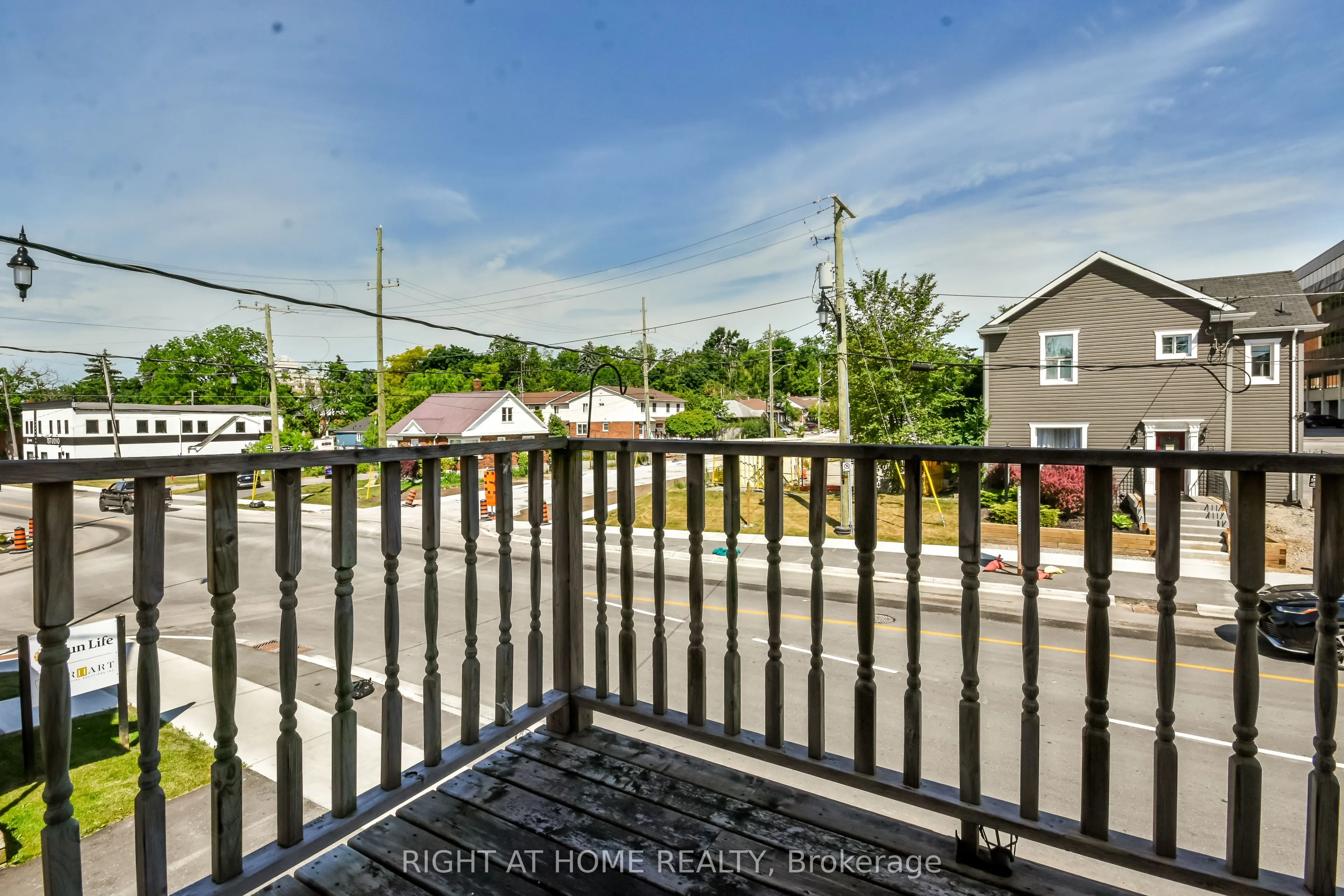 9 Sophia Street W