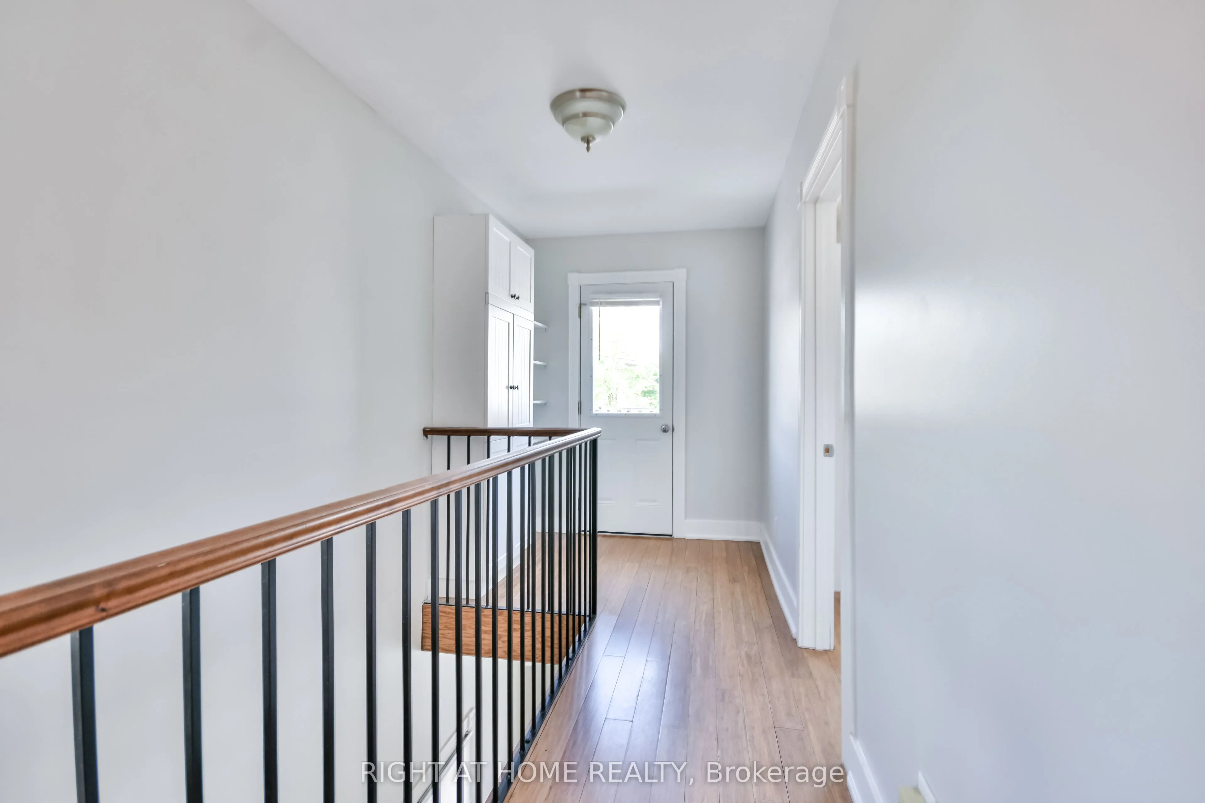 9 Sophia Street W