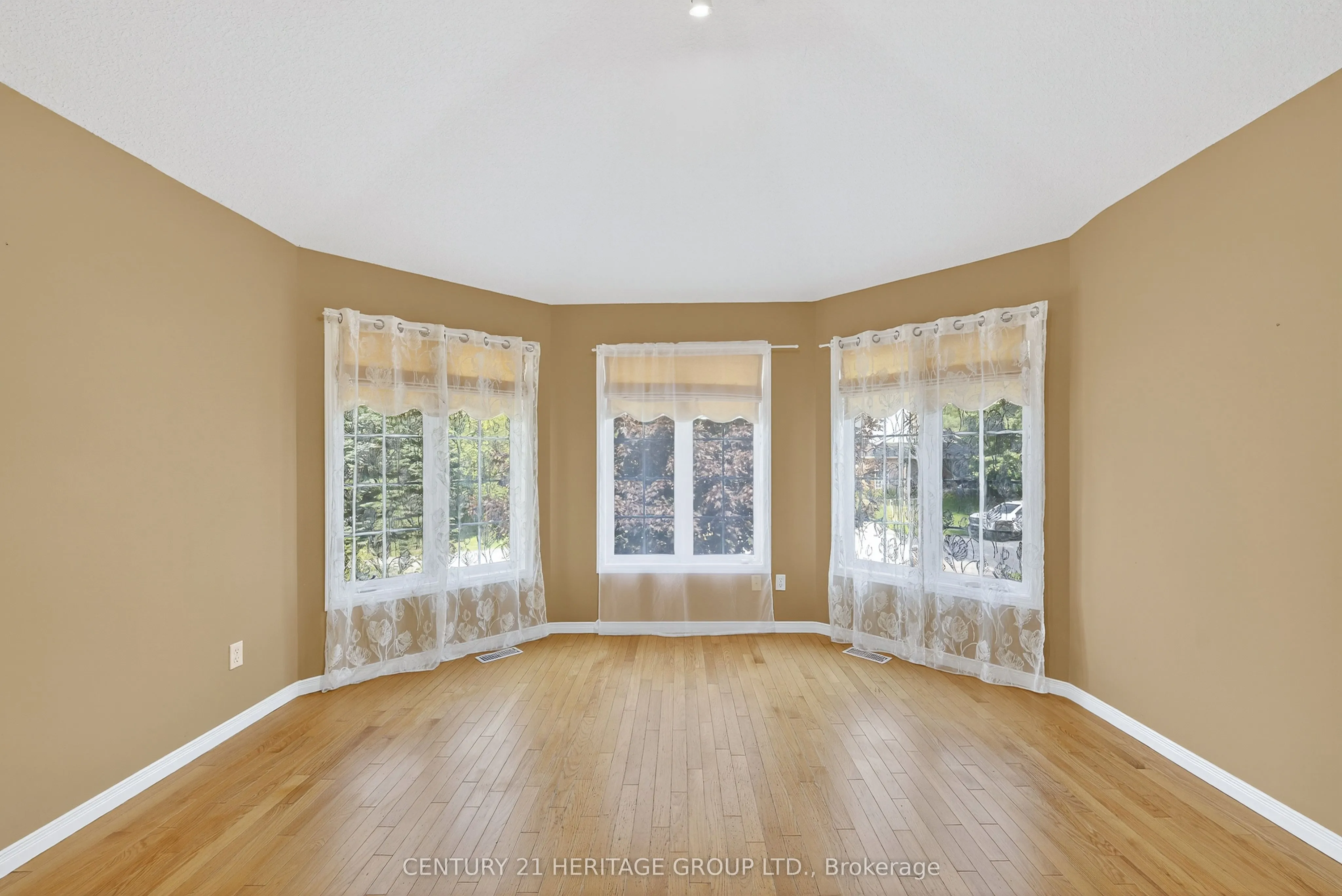250 Kathleen Crescent