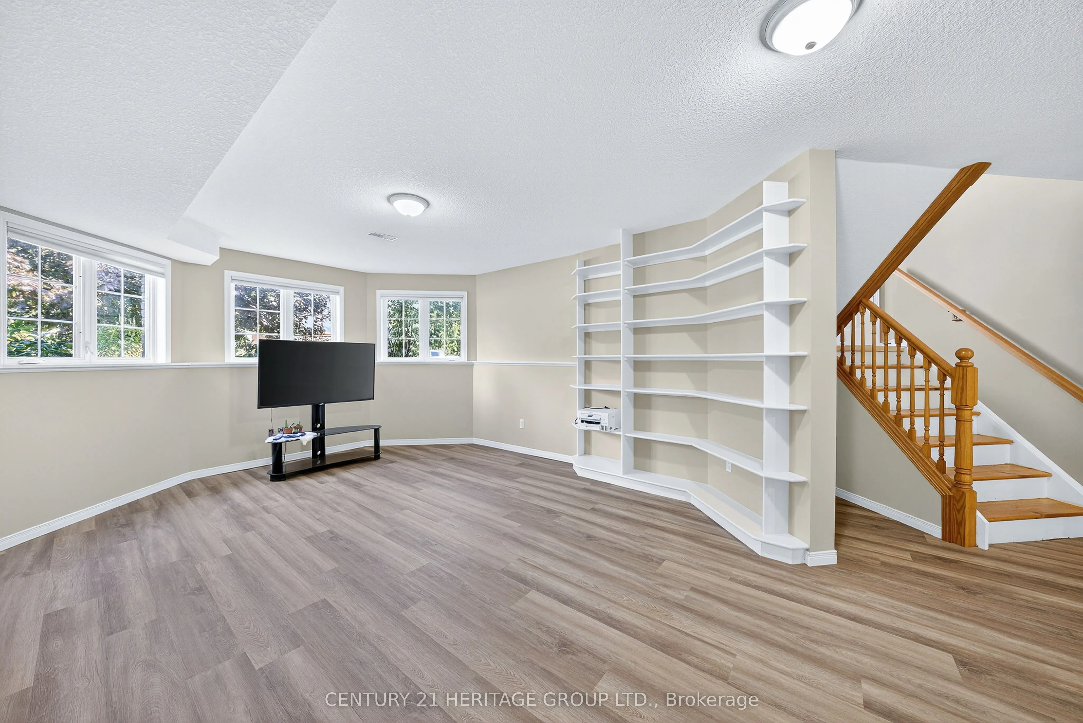 250 Kathleen Crescent