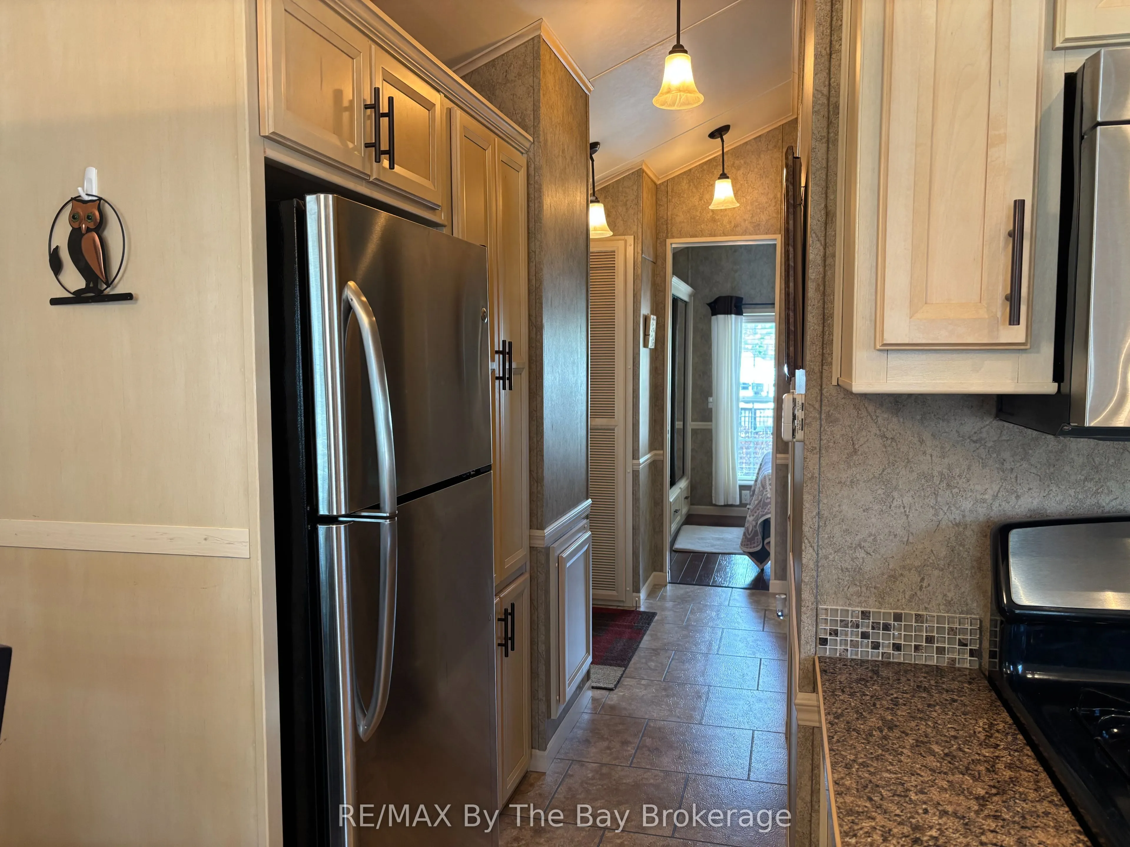 10 WHITE PINES Trail