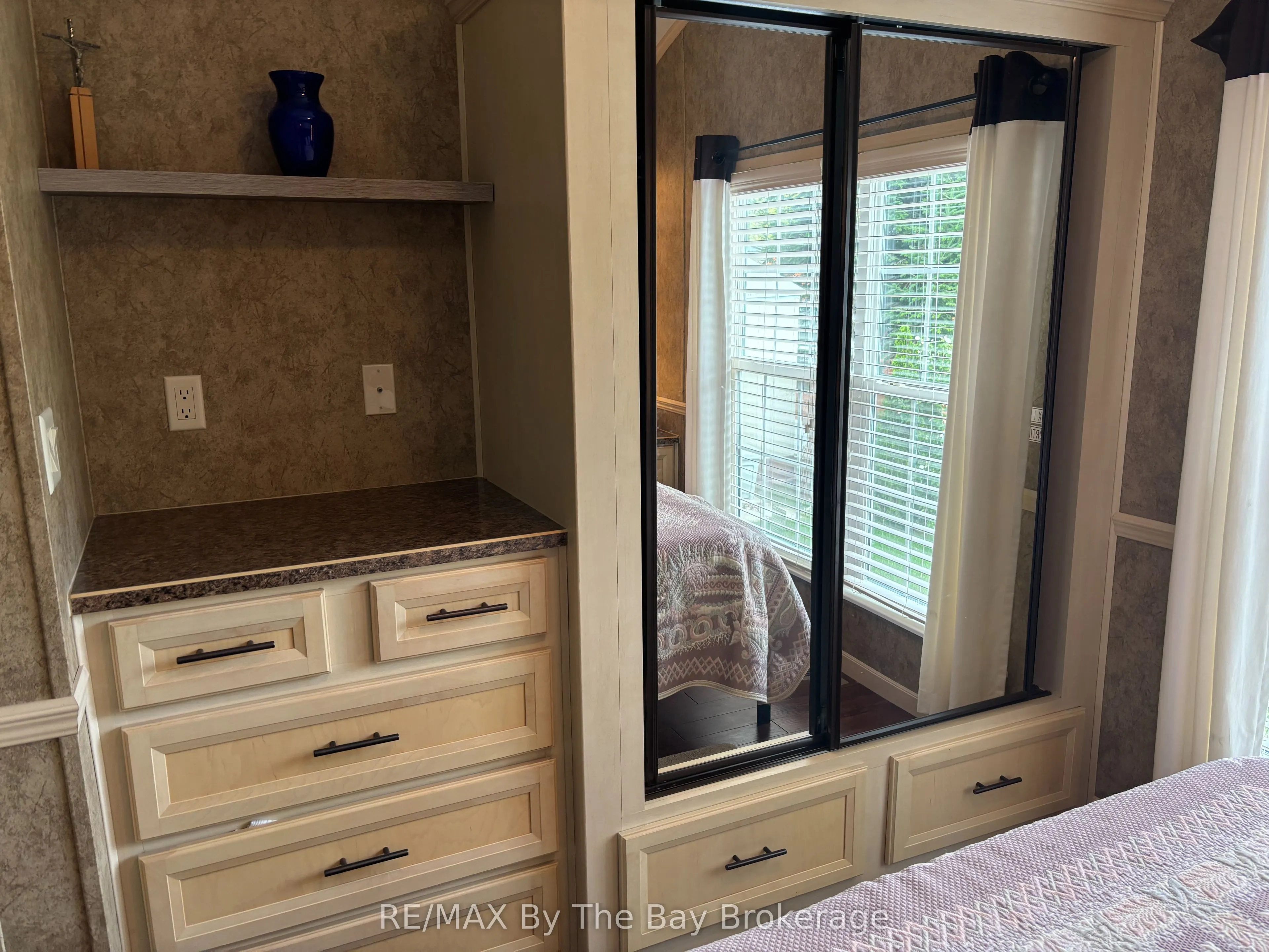 10 WHITE PINES Trail
