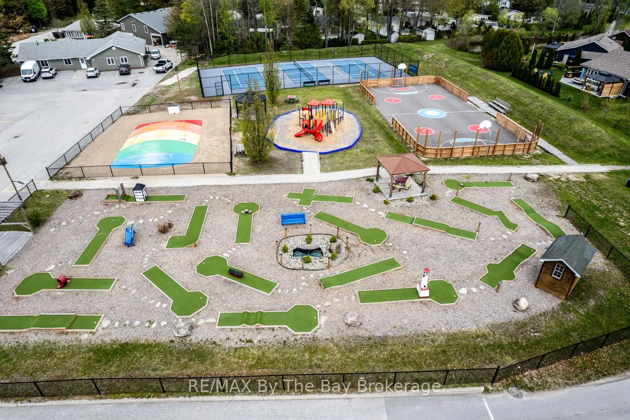 10 WHITE PINES Trail