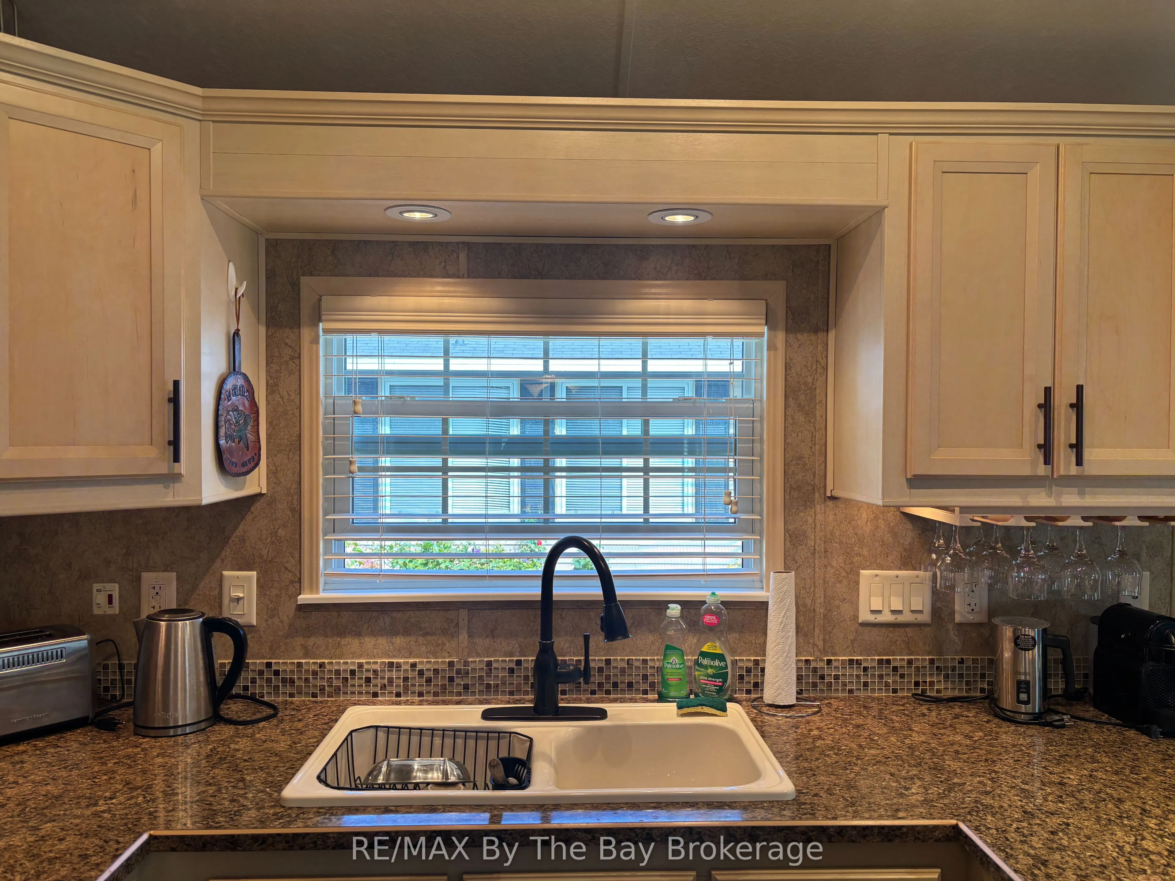 10 WHITE PINES Trail
