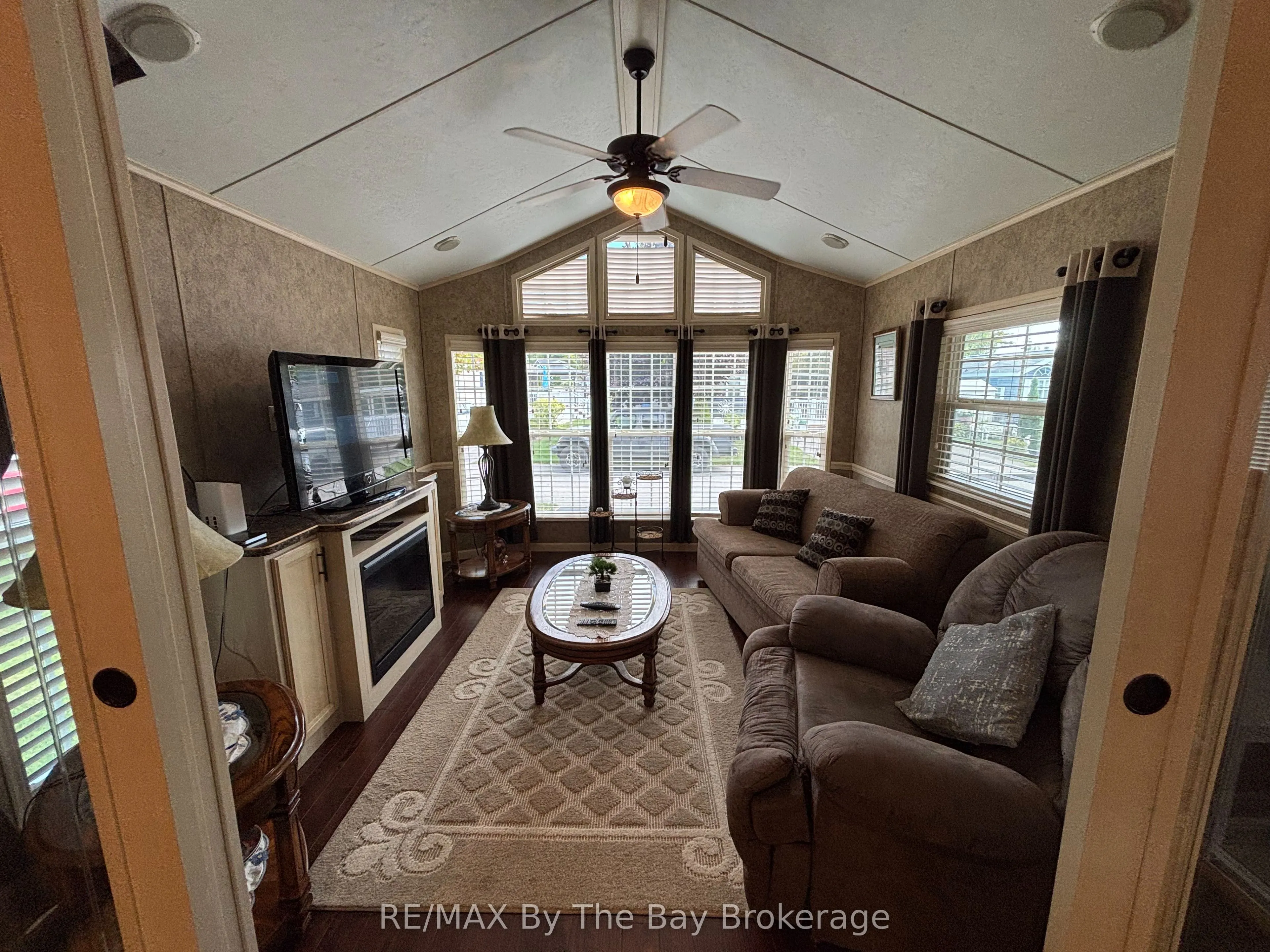 10 WHITE PINES Trail