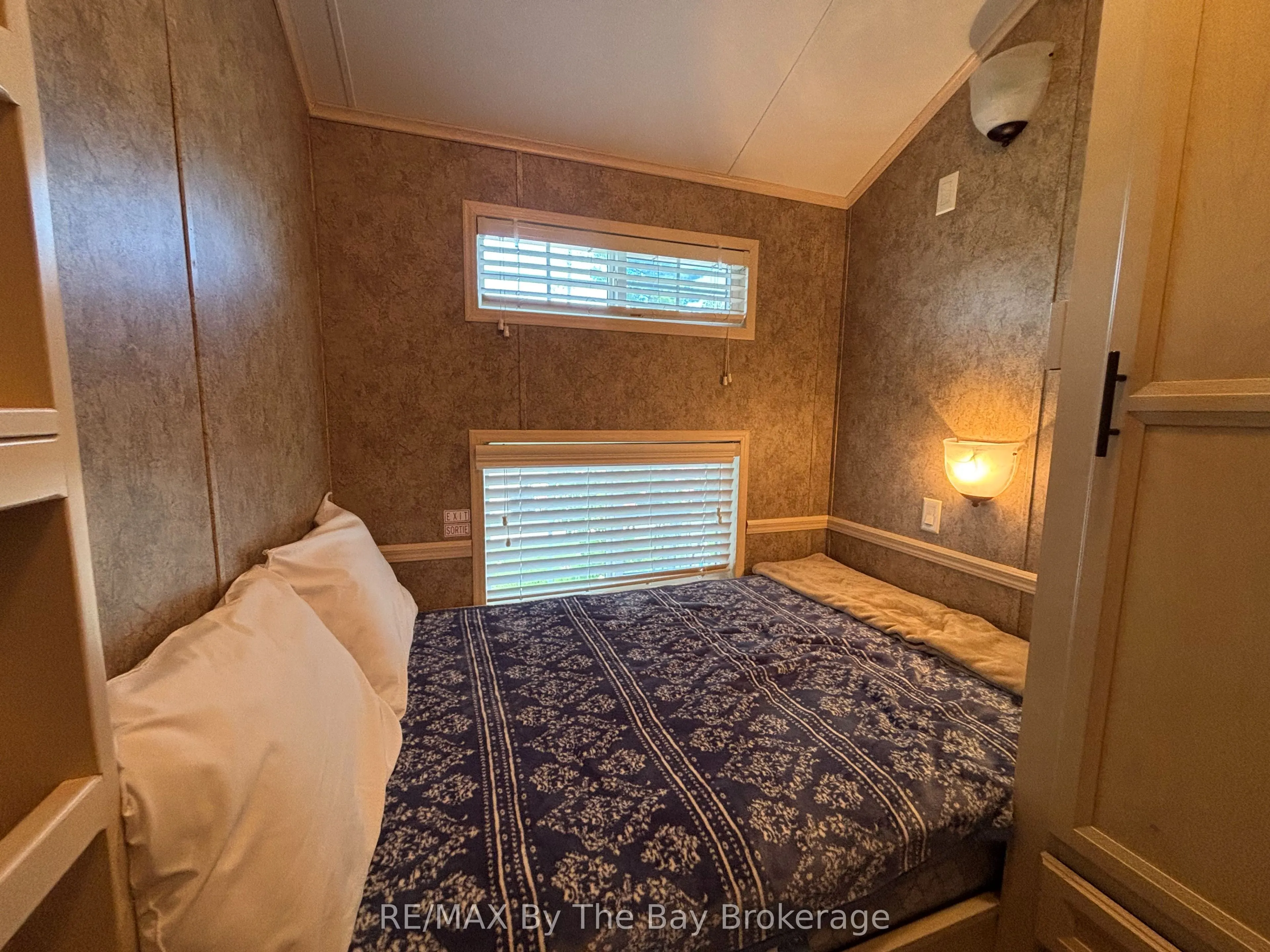 10 WHITE PINES Trail