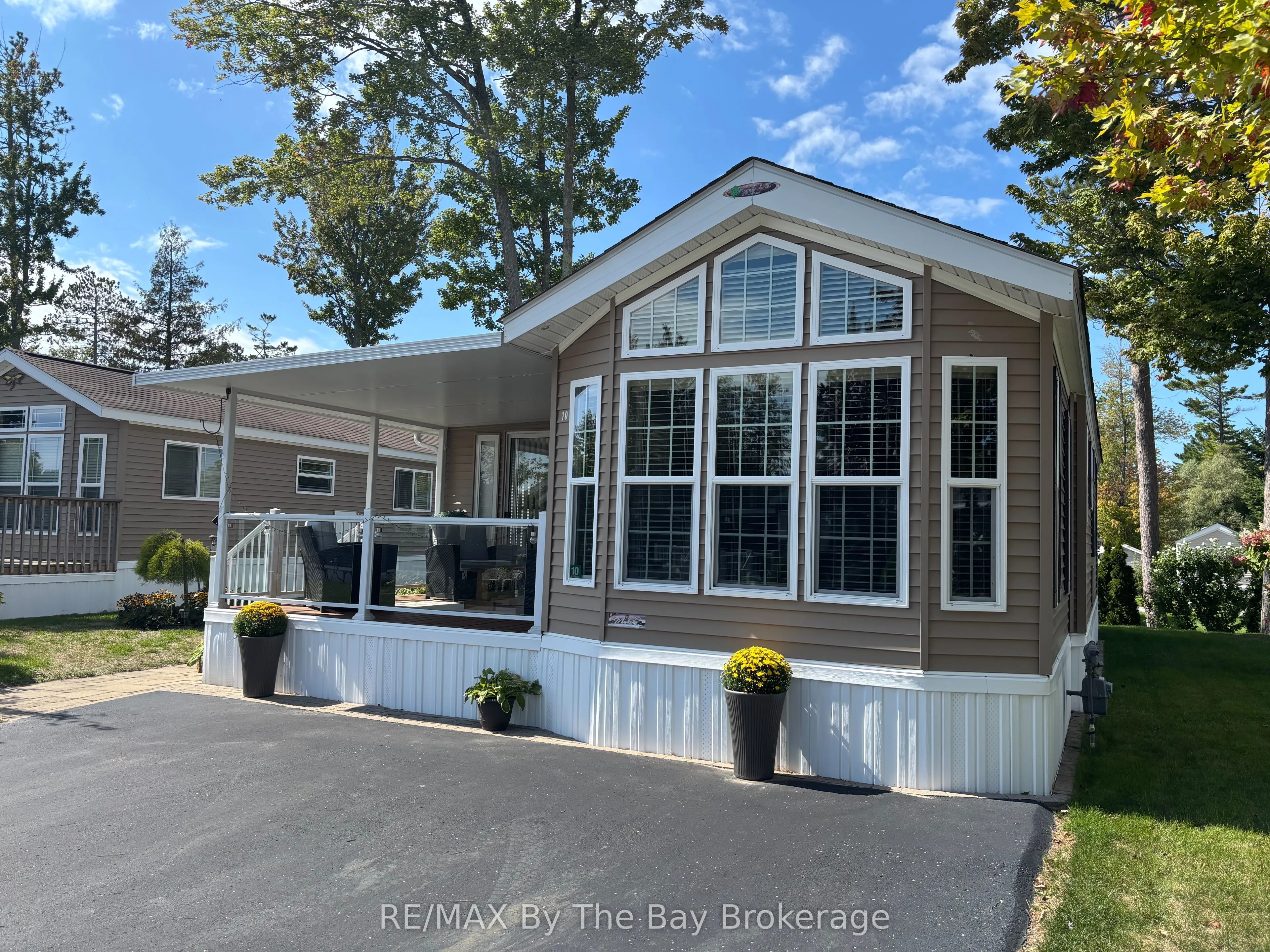 10 WHITE PINES Trail