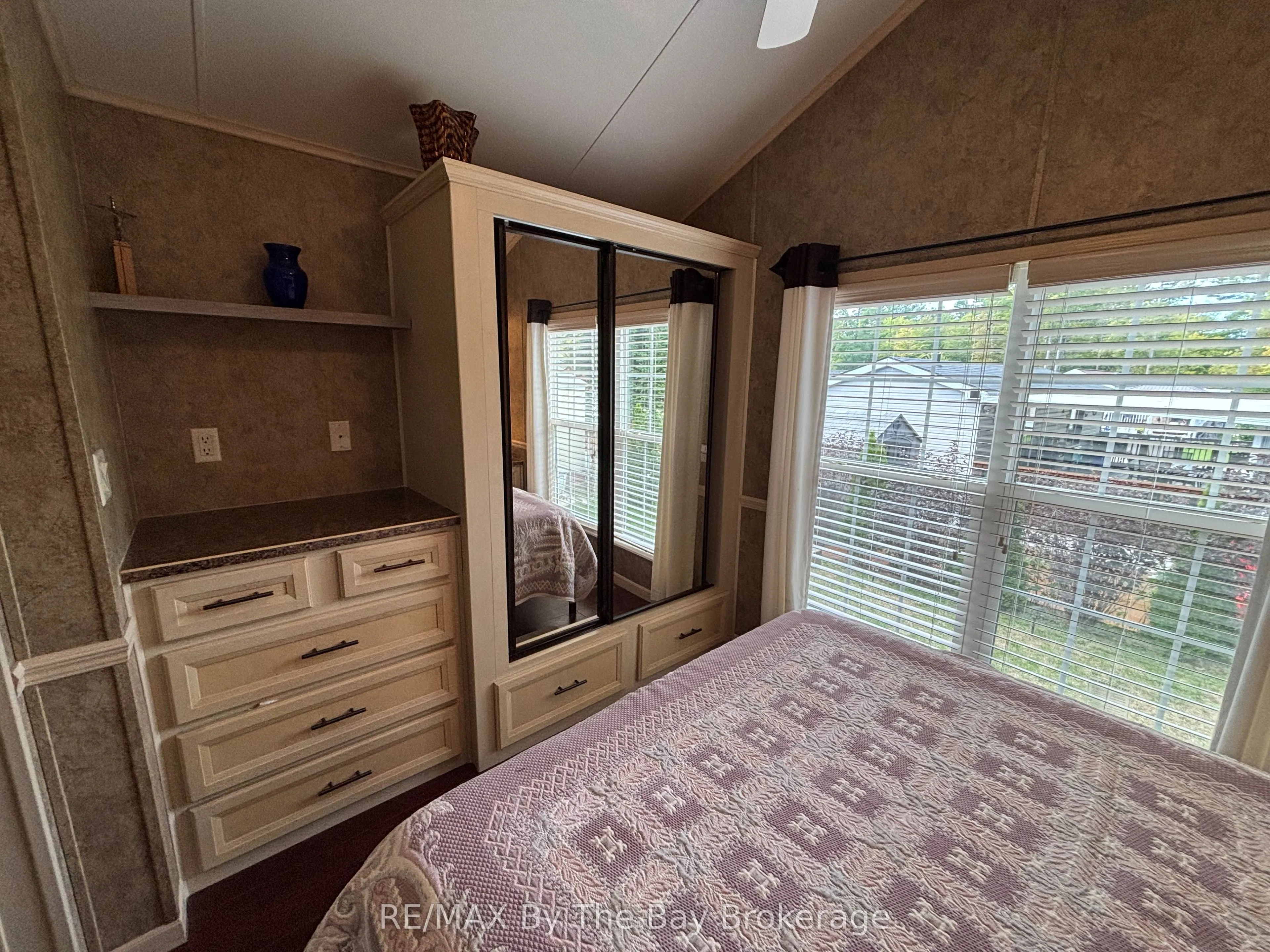 10 WHITE PINES Trail
