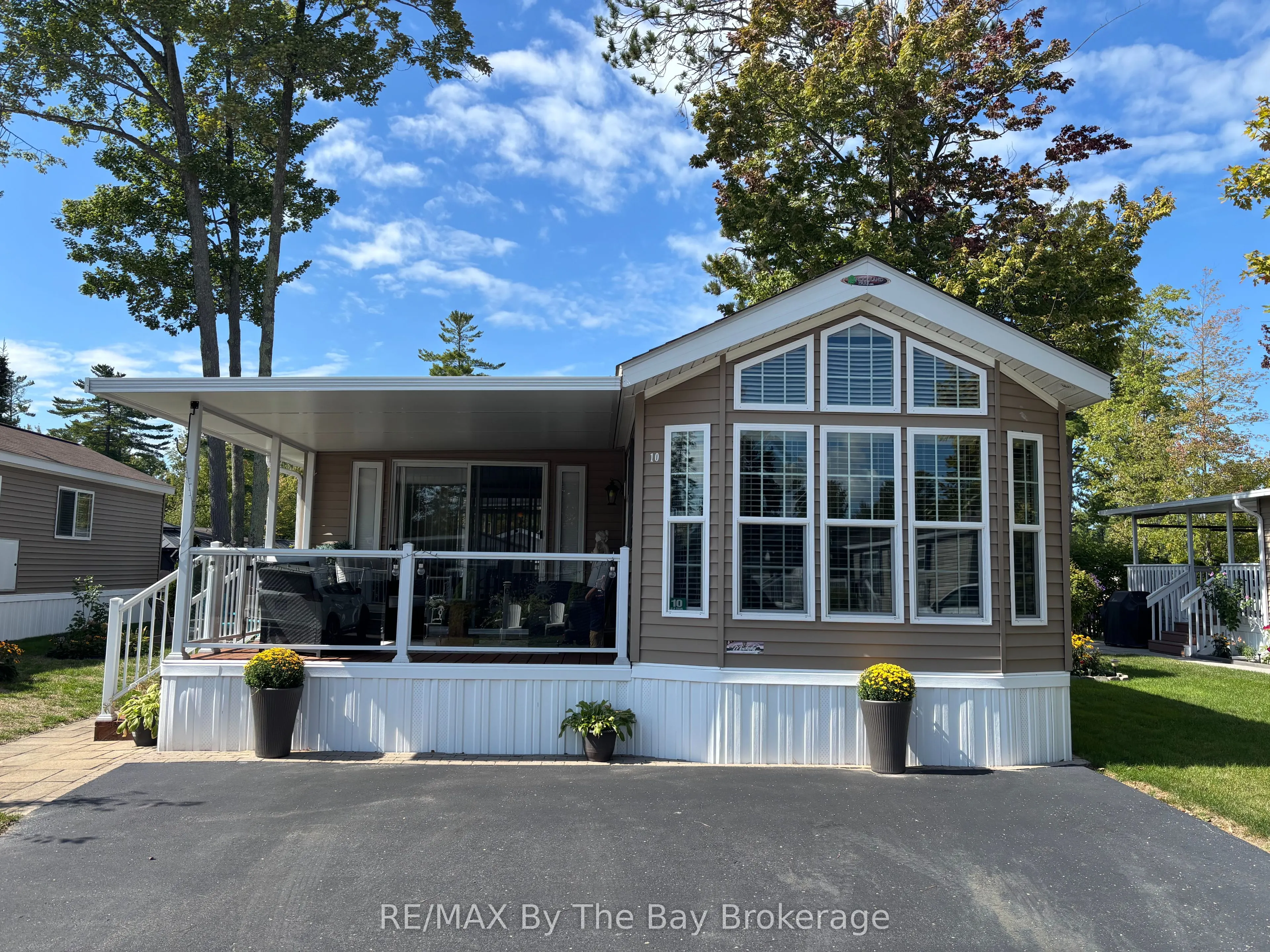 10 WHITE PINES Trail