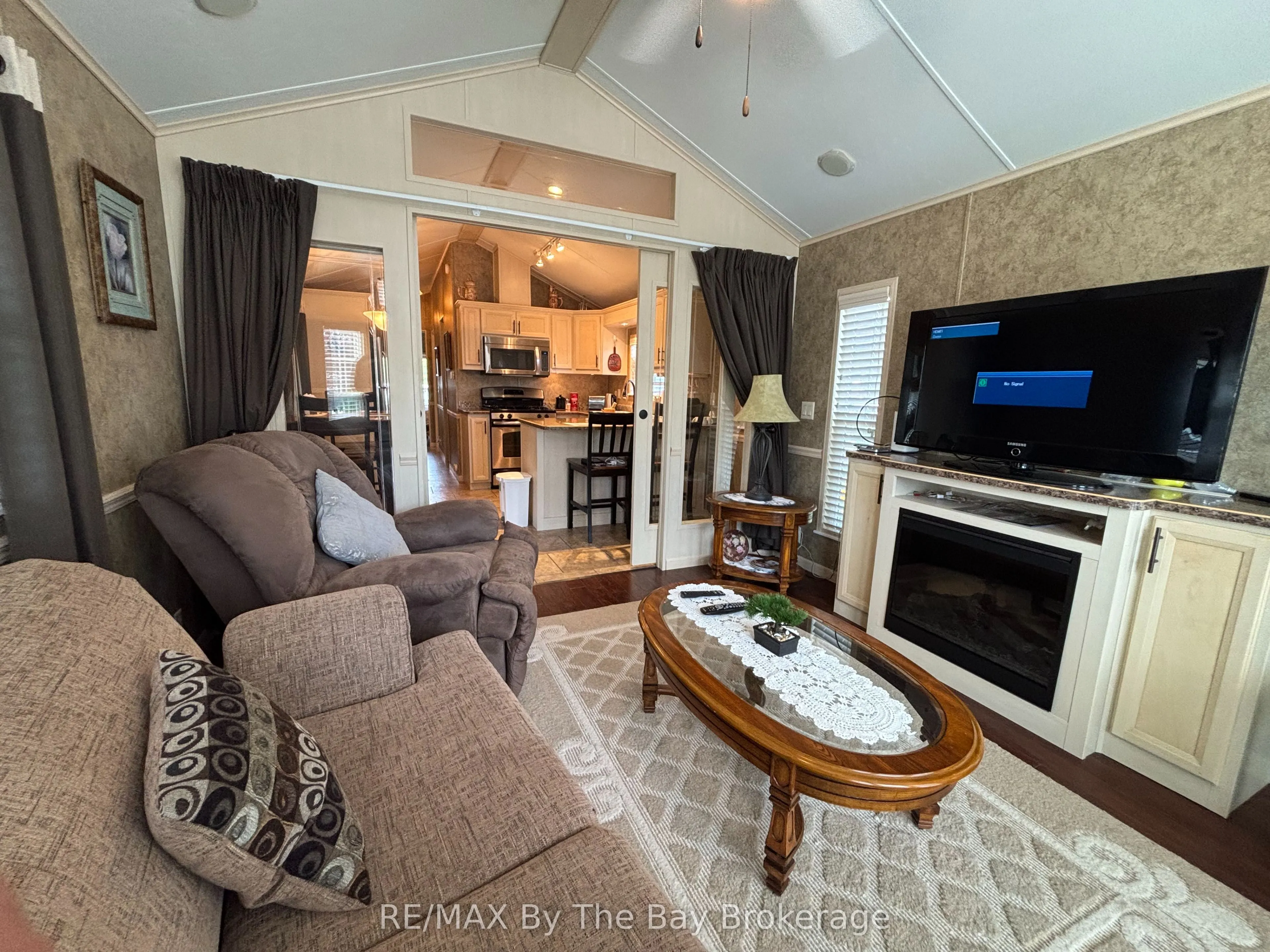10 WHITE PINES Trail