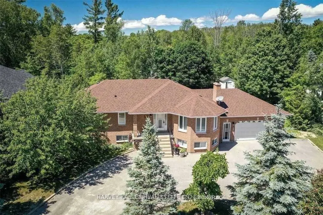 11 Twin Pines Drive, #Lower