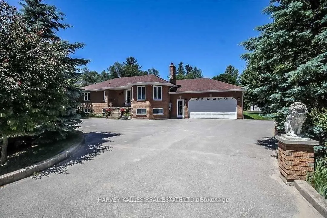 11 Twin Pines Drive, #Lower