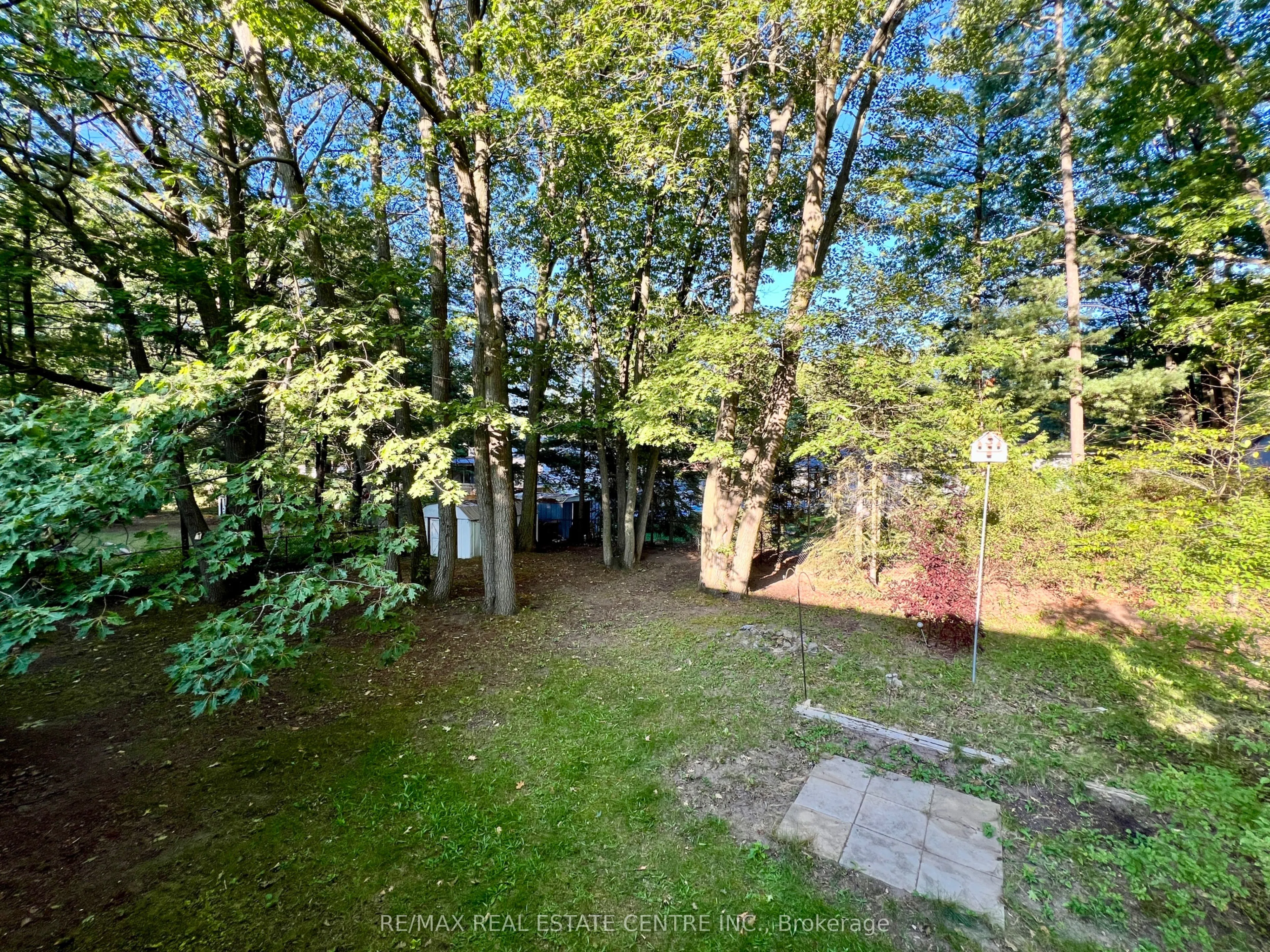 135 CHRISTOPHER Avenue