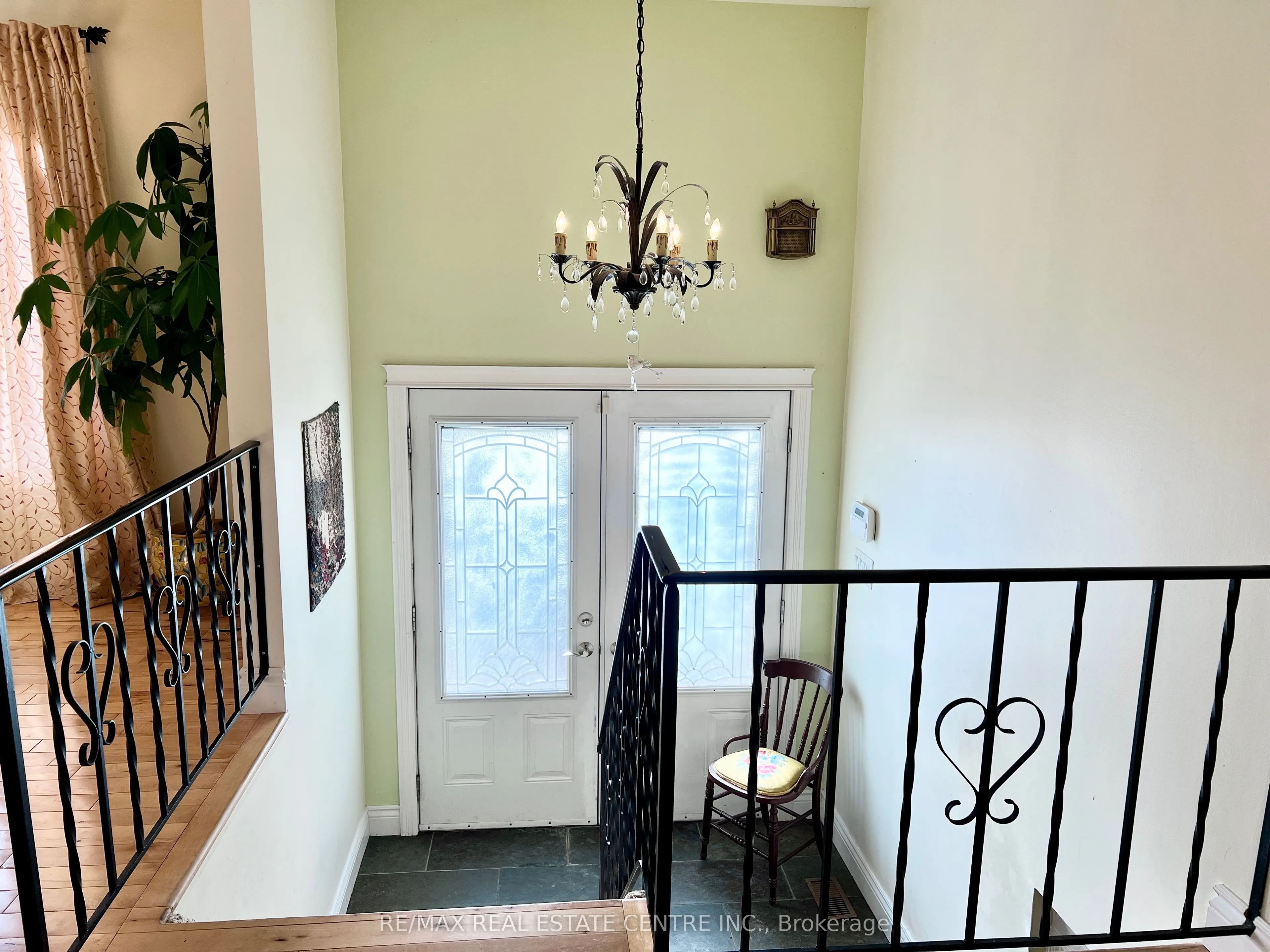 135 CHRISTOPHER Avenue