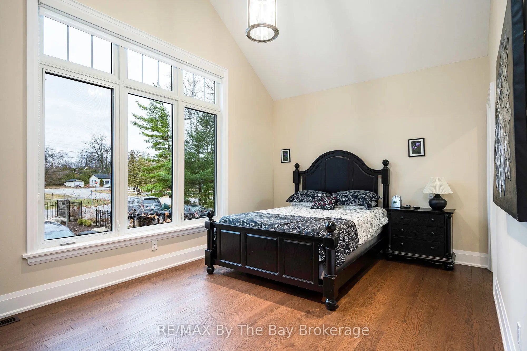 18 Edgewater Road