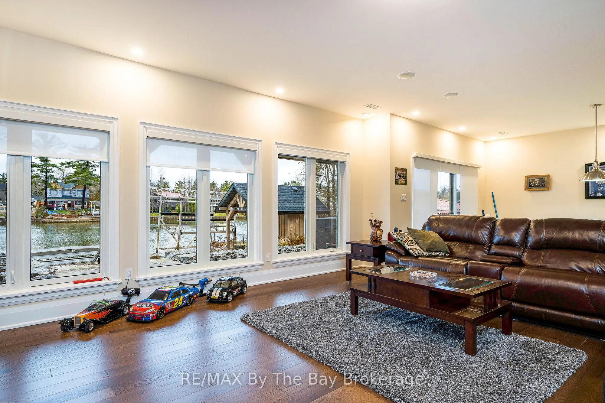 18 Edgewater Road