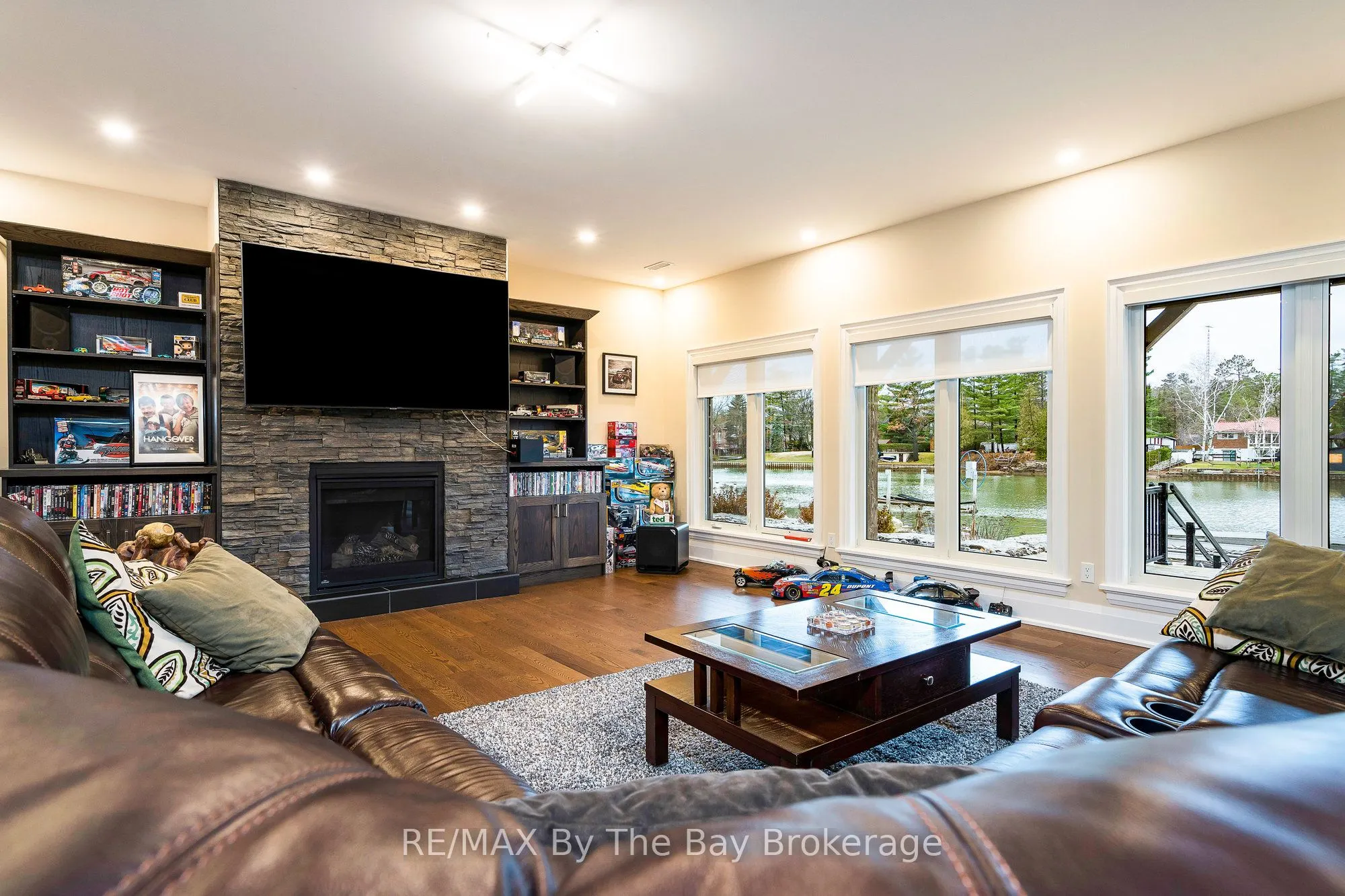 18 Edgewater Road