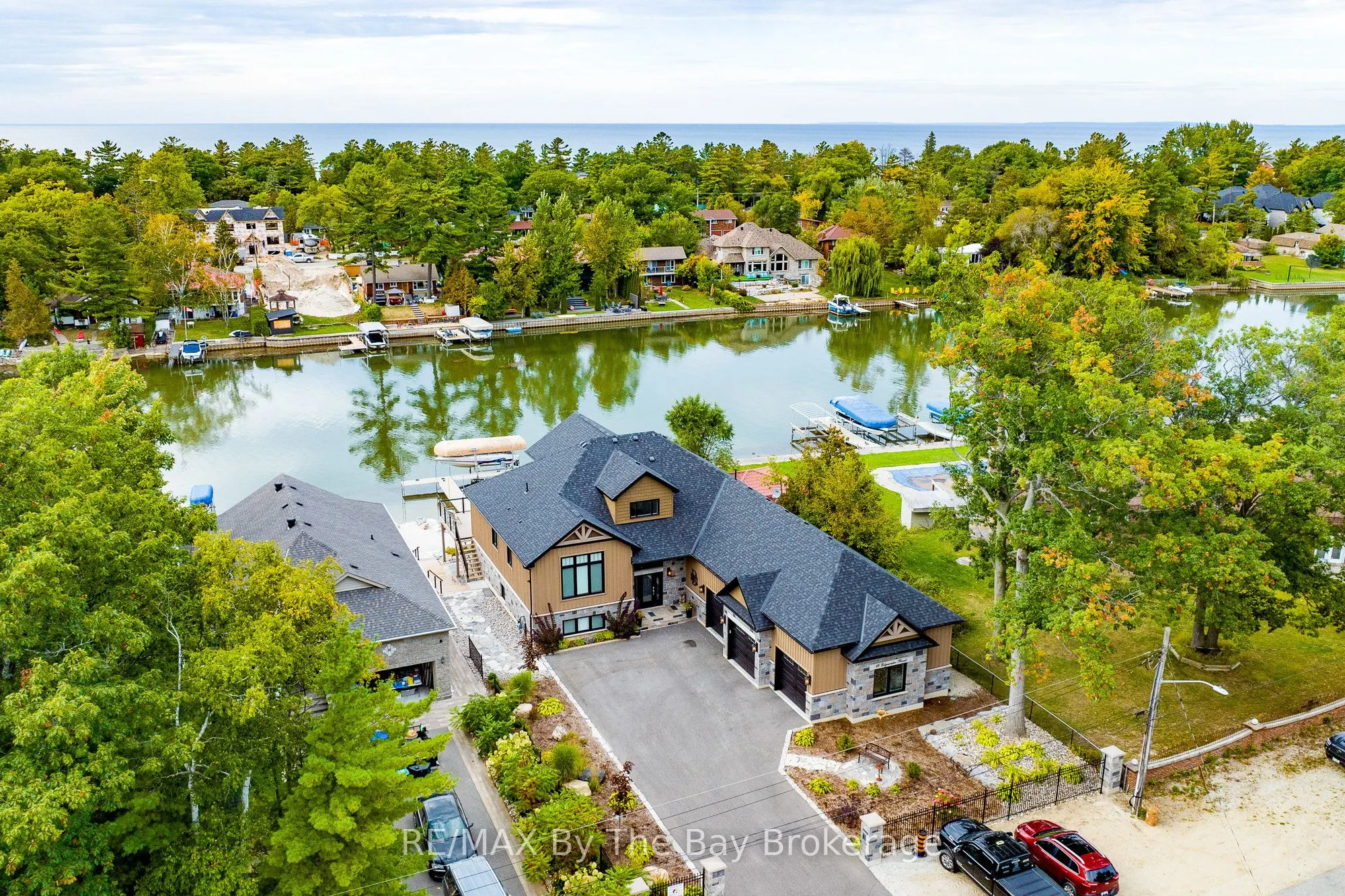 18 Edgewater Road