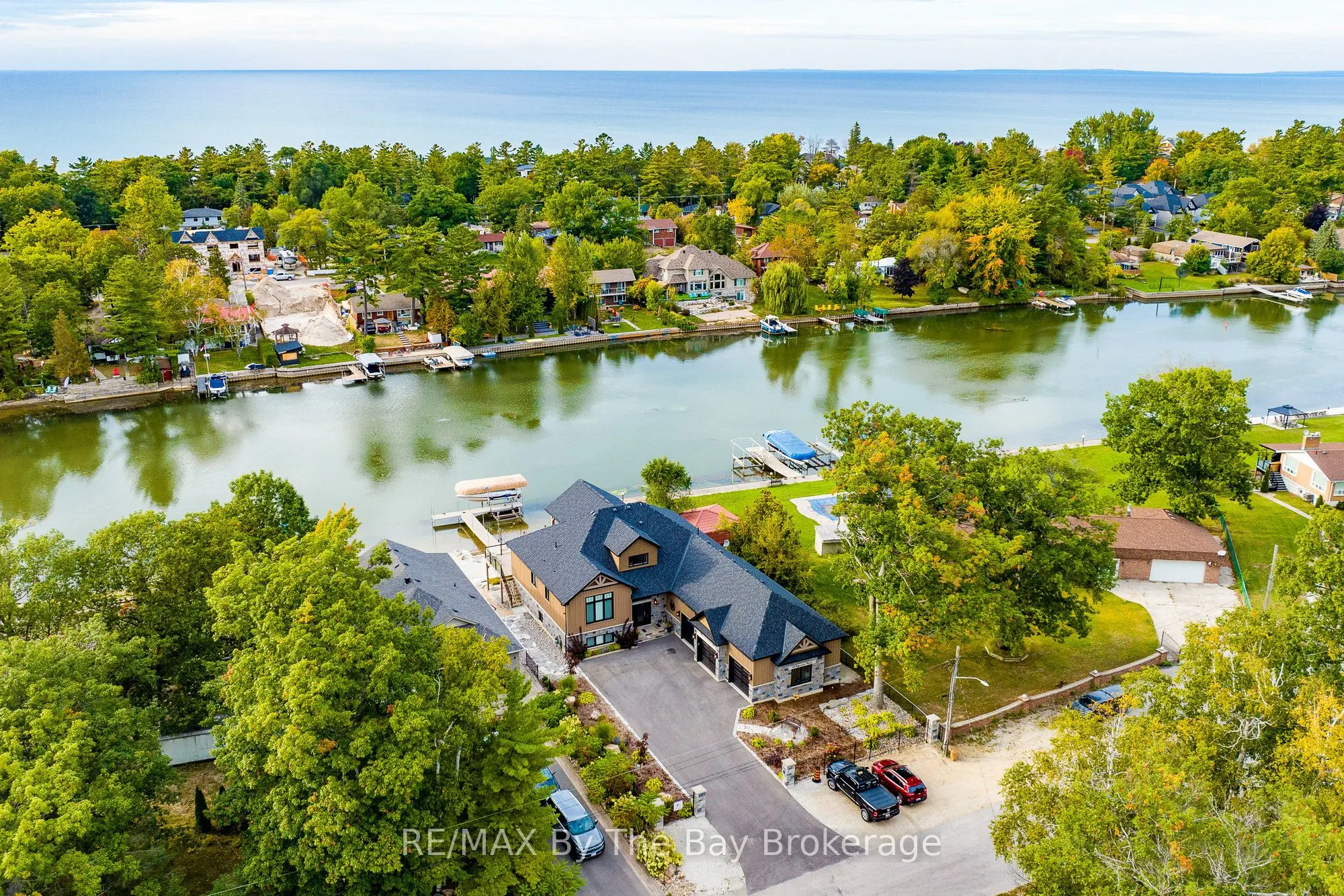 18 Edgewater Road