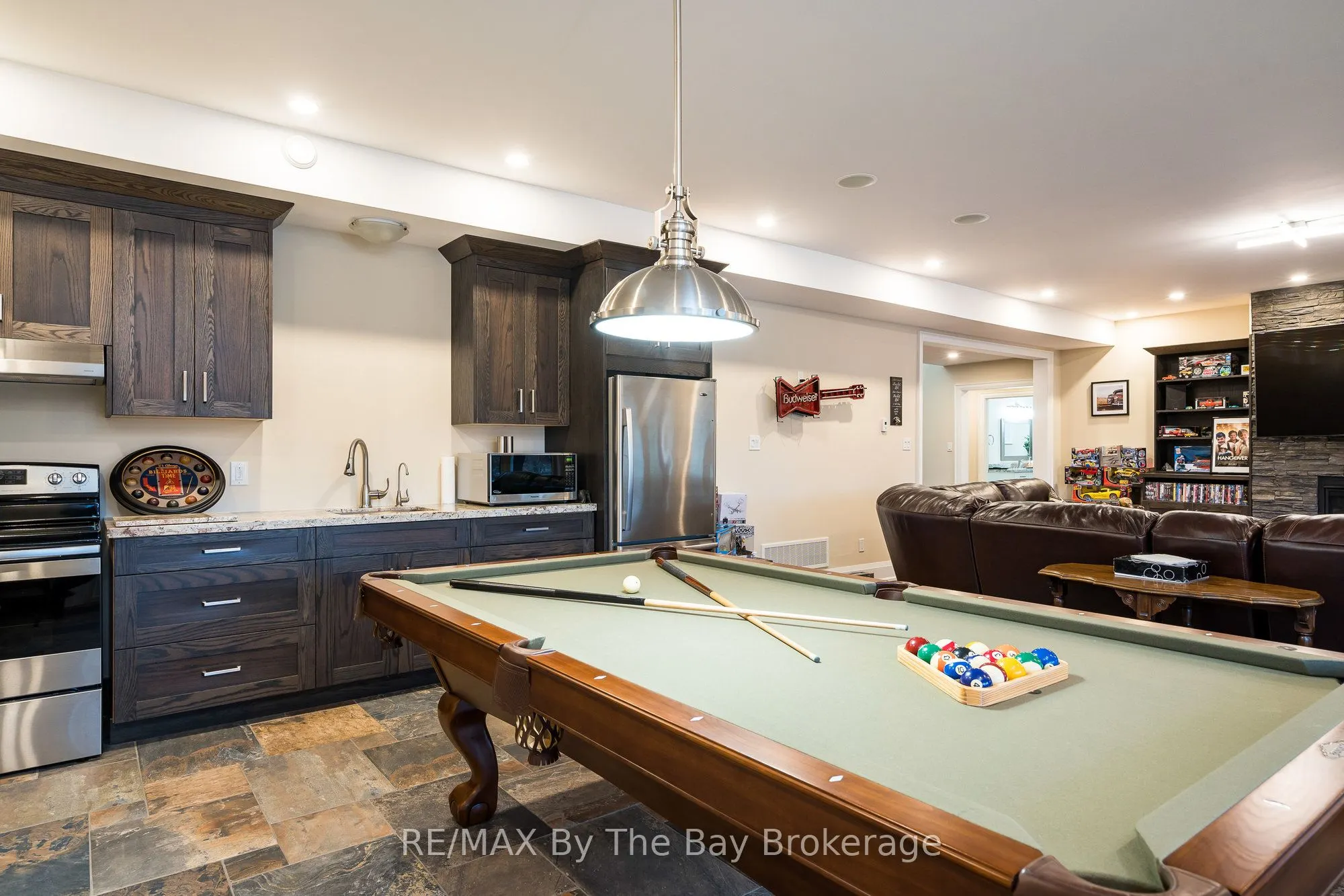 18 Edgewater Road