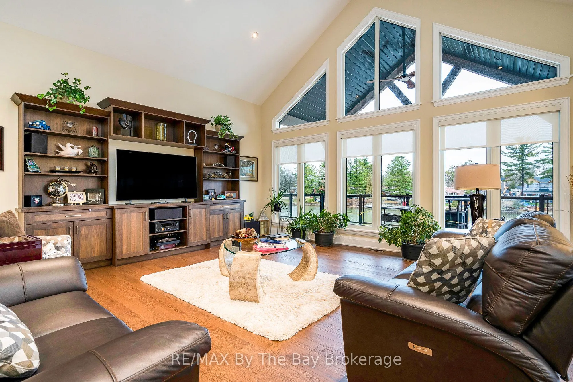 18 Edgewater Road