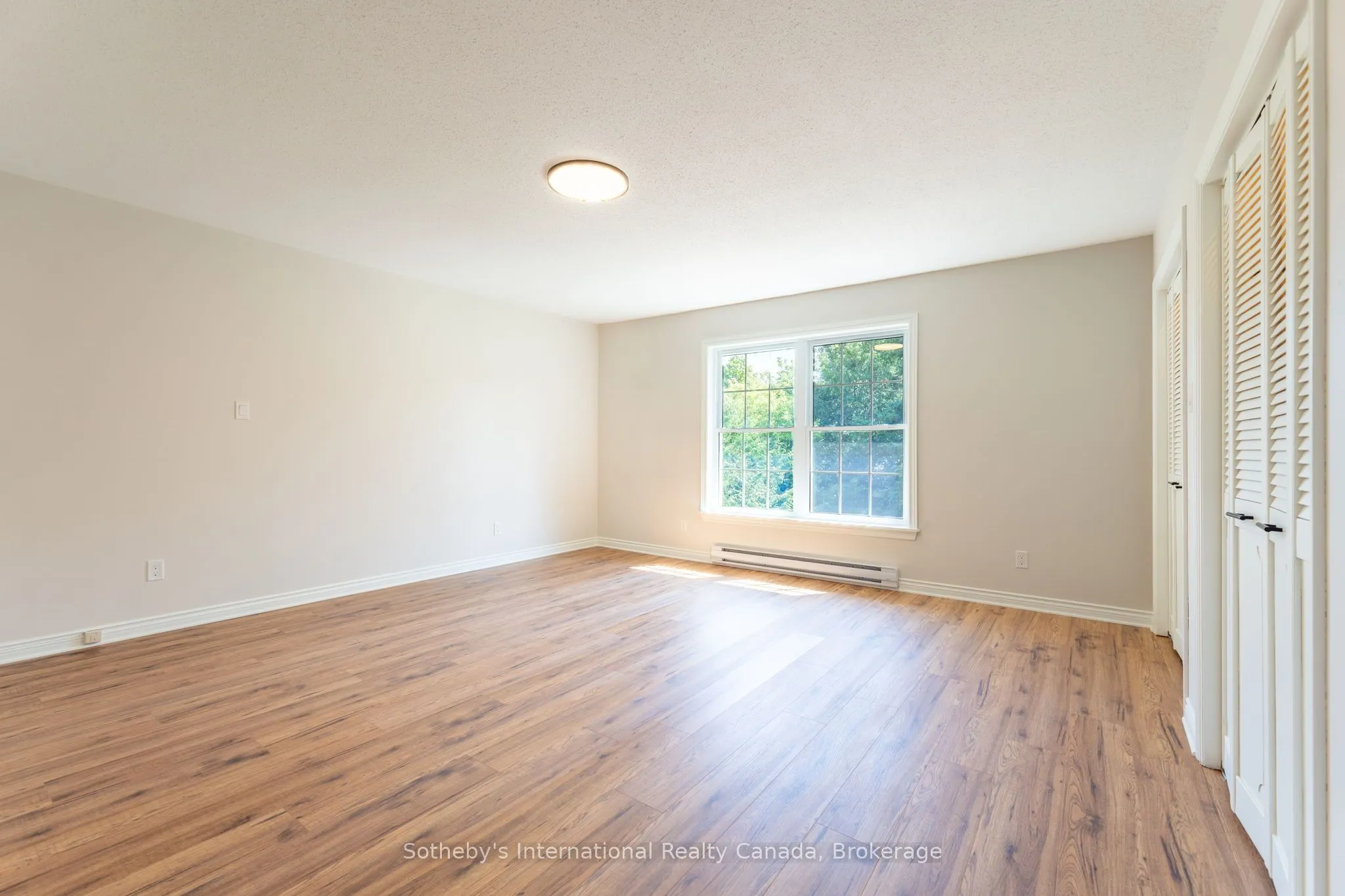 31 Elizabeth Street E