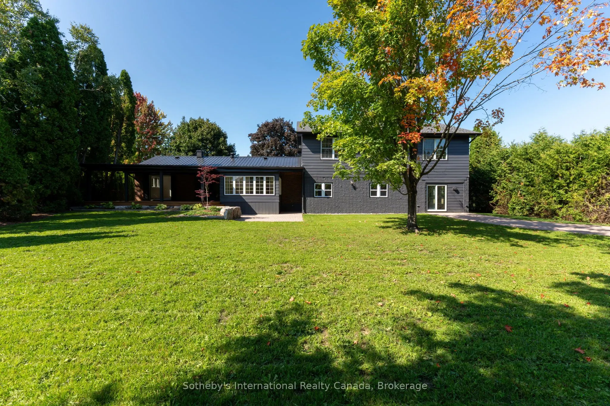 31 Elizabeth Street E