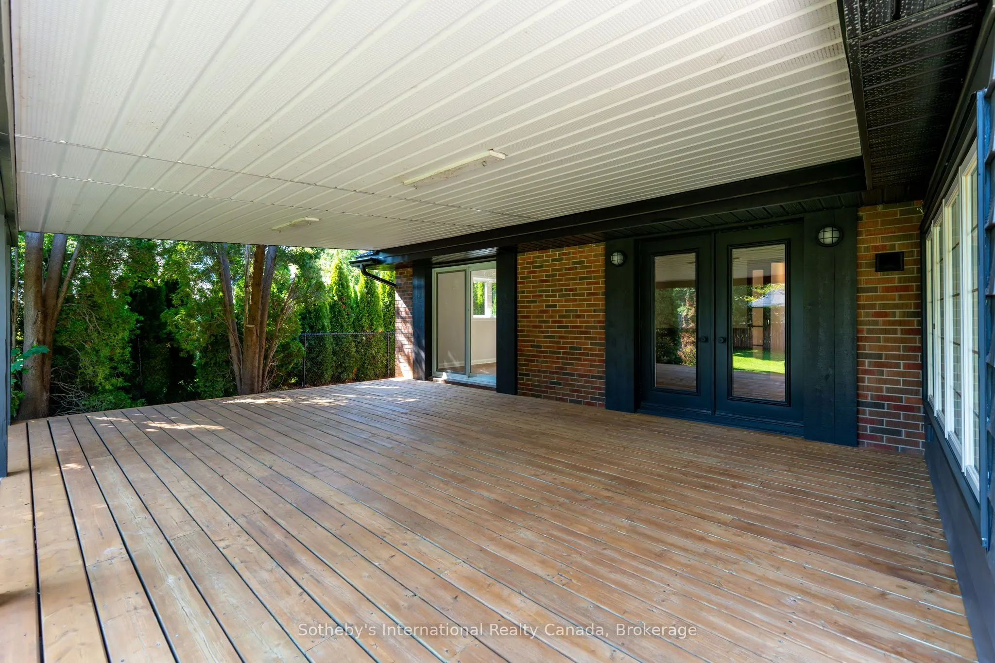 31 Elizabeth Street E