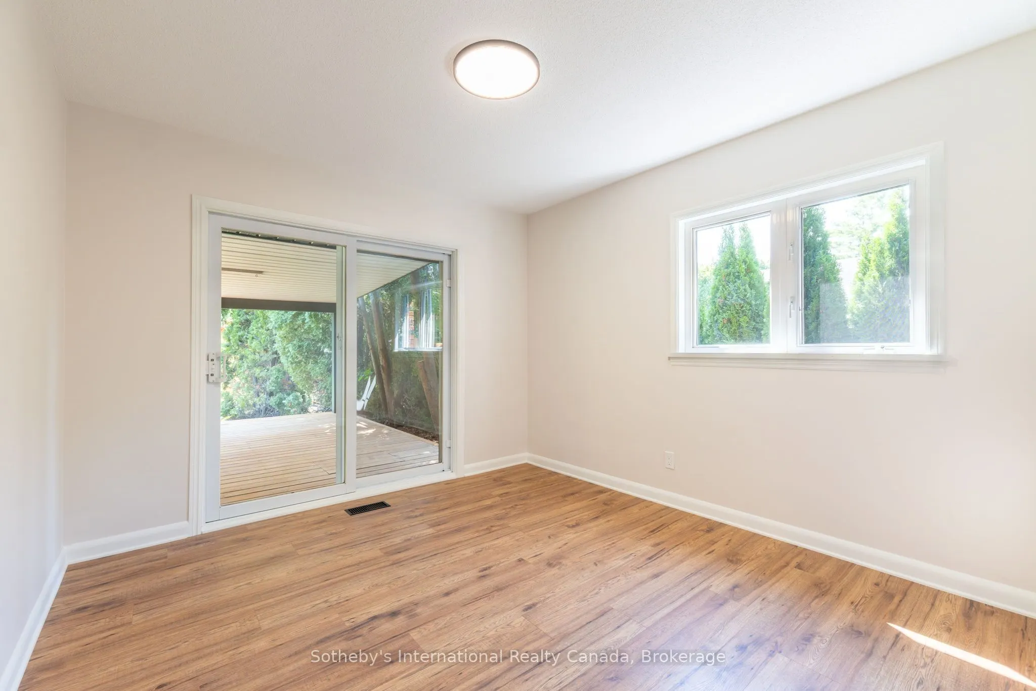 31 Elizabeth Street E