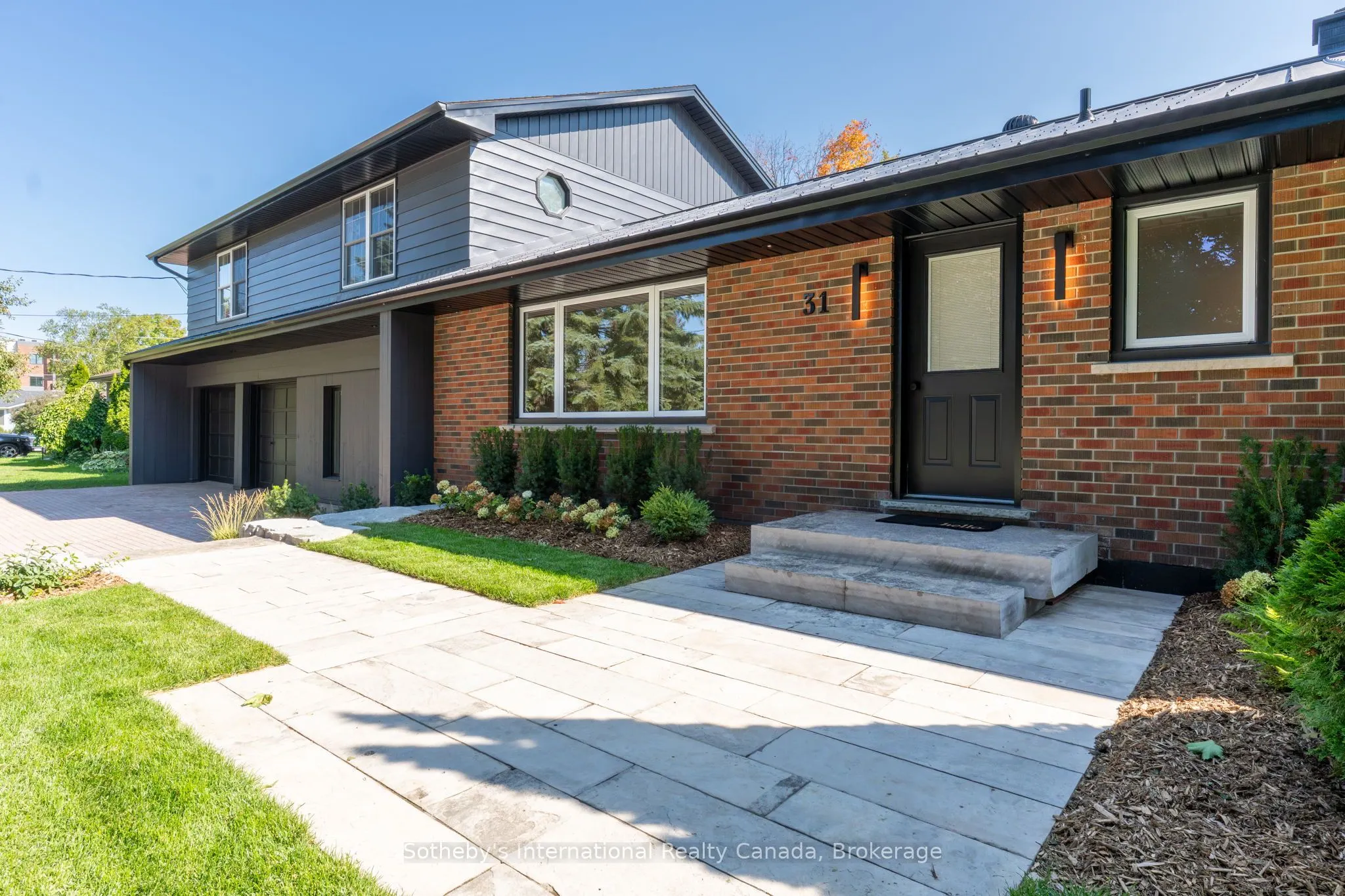 31 Elizabeth Street E