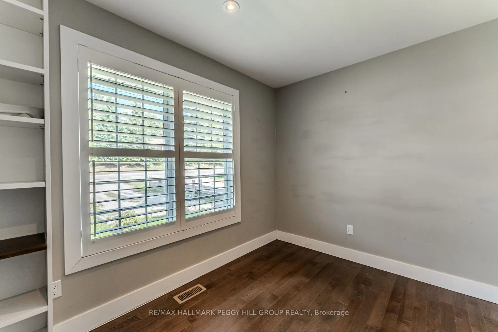 385 Edgehill Drive, #Upper