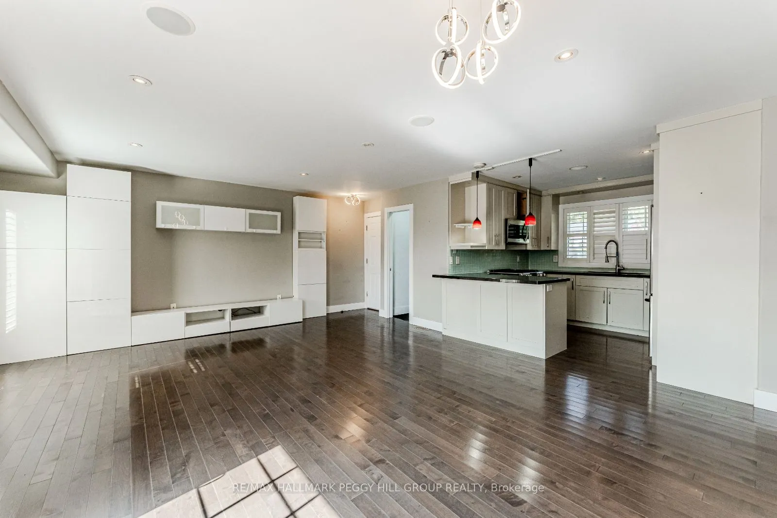 385 Edgehill Drive, #Upper