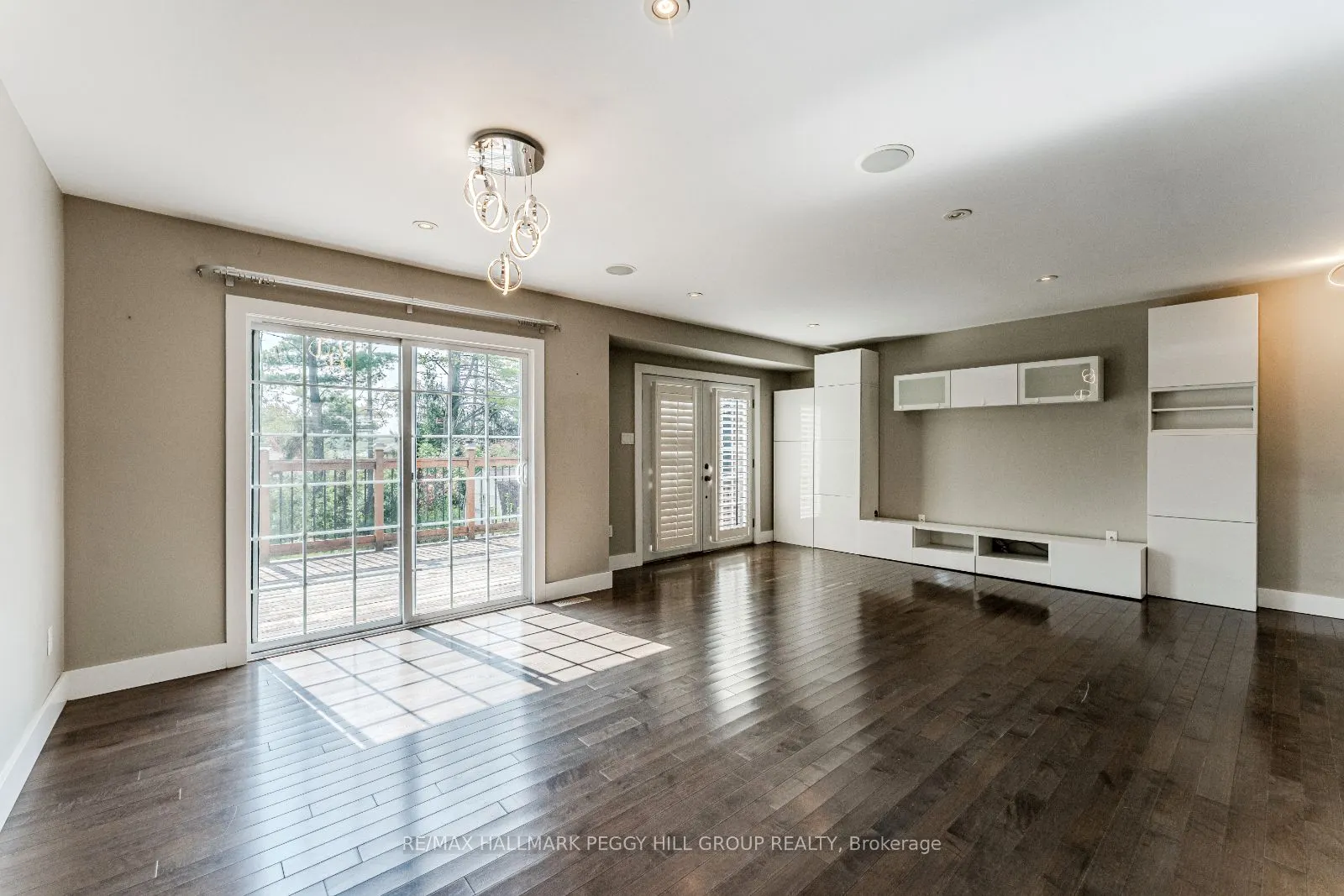 385 Edgehill Drive, #Upper