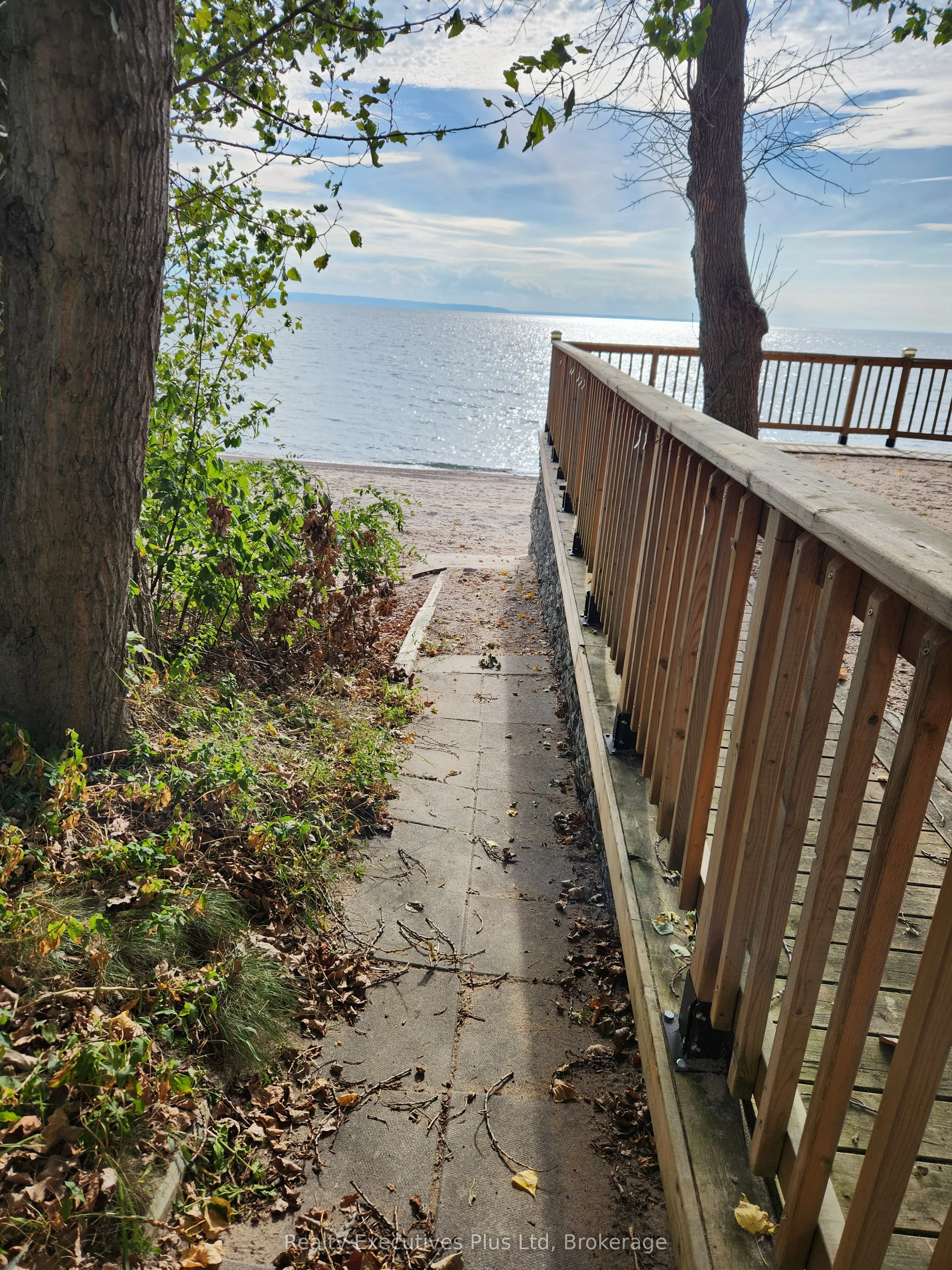 26 Tiny Beaches Road N, #2
