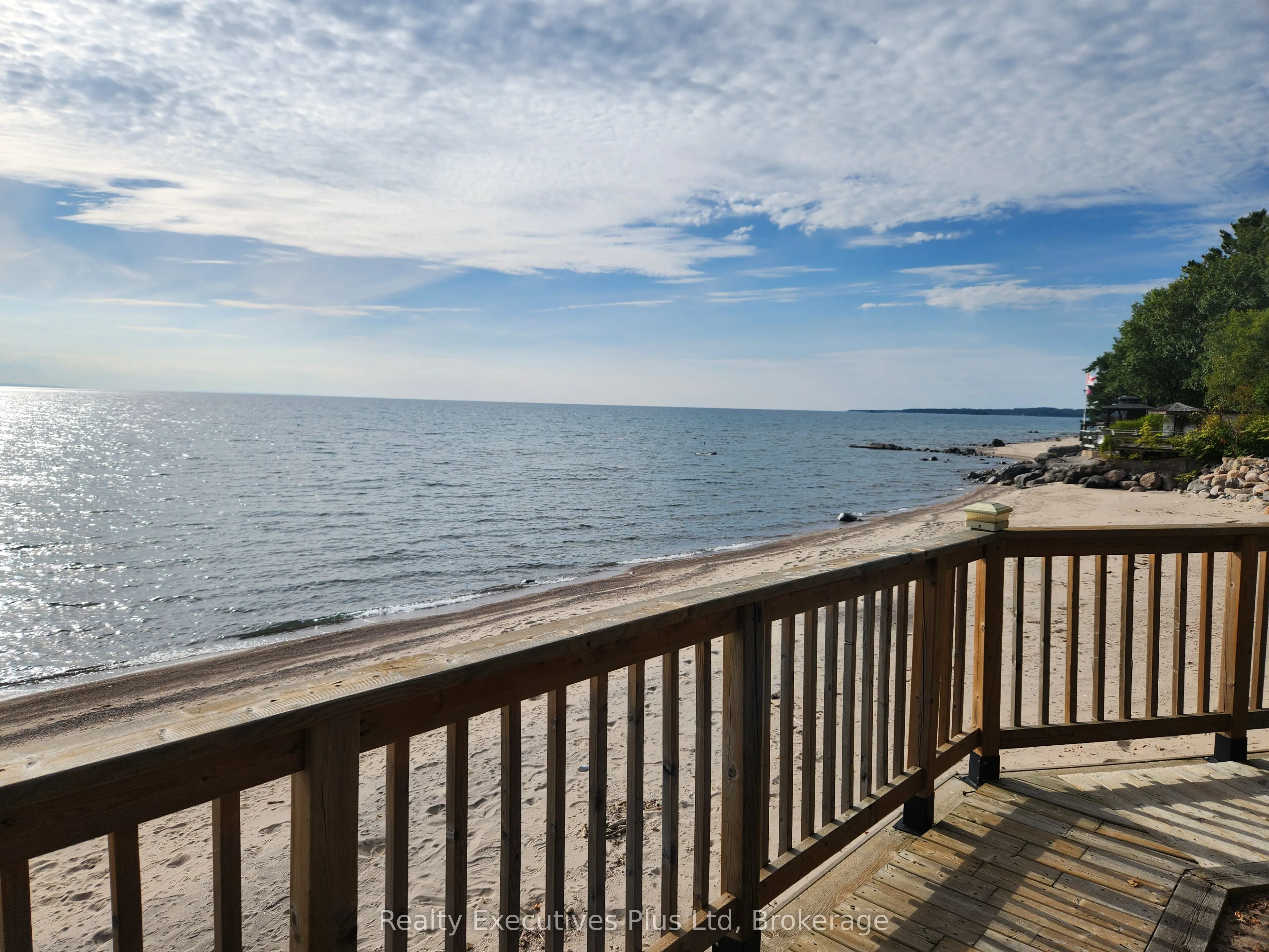26 Tiny Beaches Road N, #2