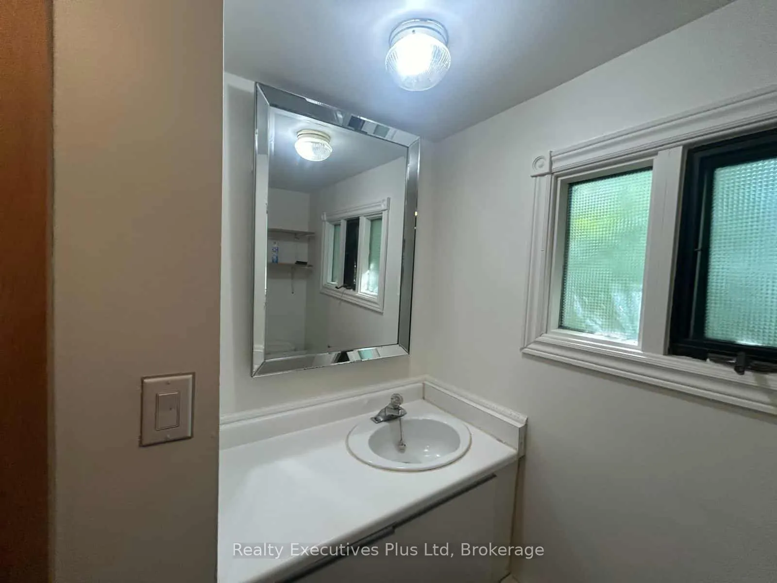26 Tiny Beaches Road N, #2
