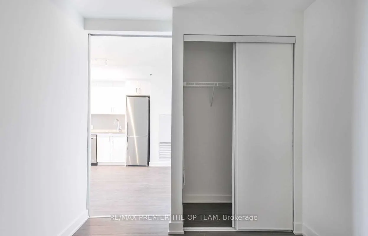 681 Yonge Street, #416