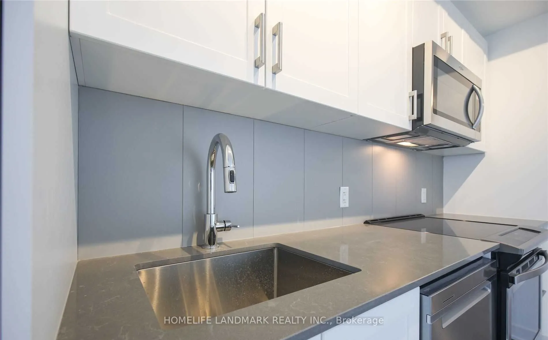 681 YONGE ST Street N, #201