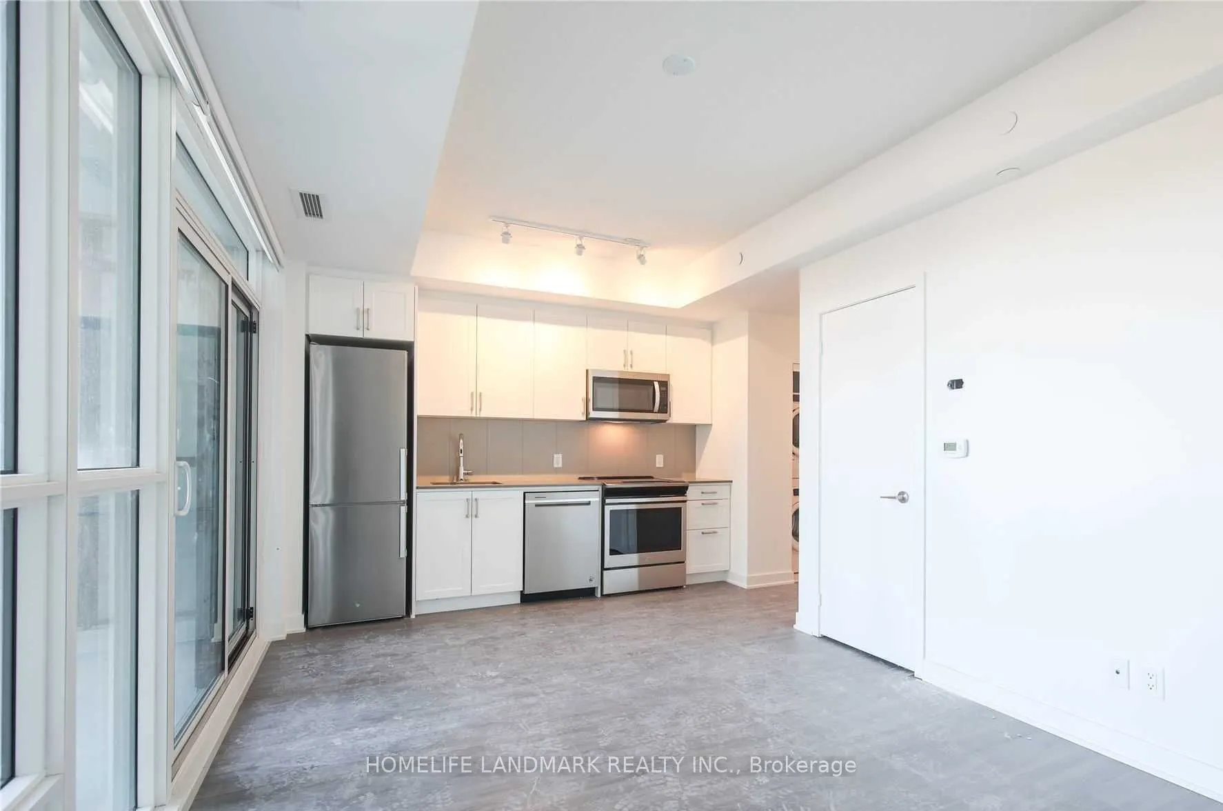 681 YONGE ST Street N, #201