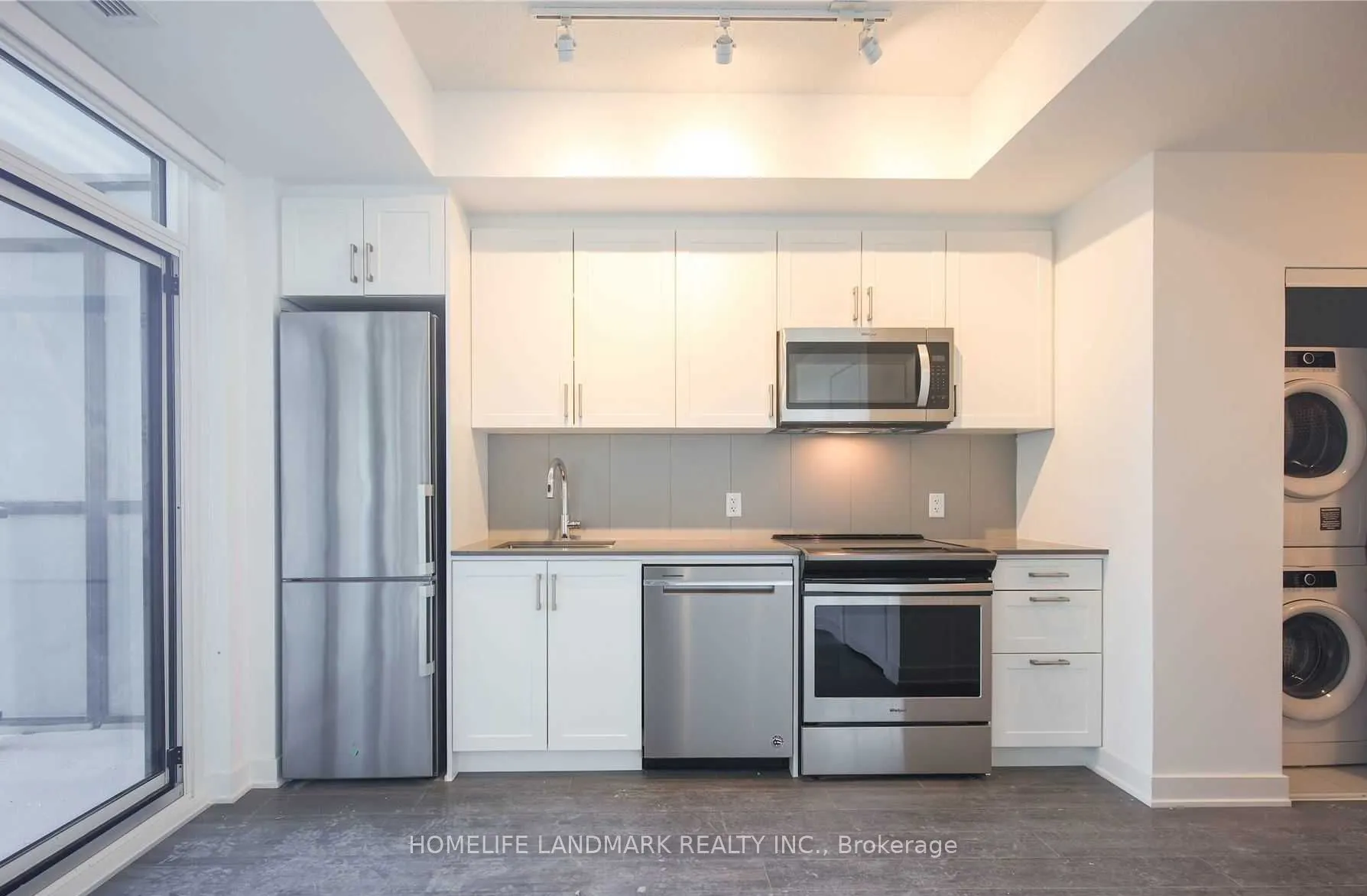 681 YONGE ST Street N, #201