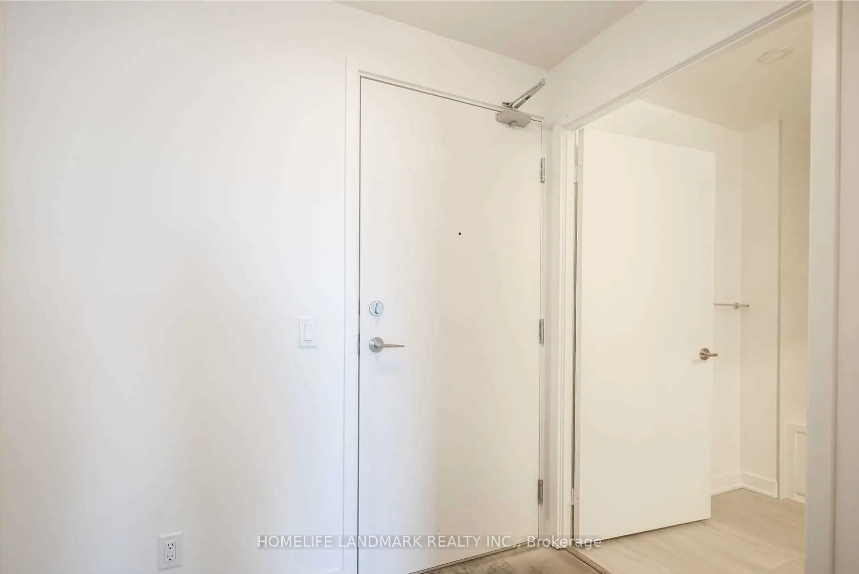 681 YONGE ST Street N, #201