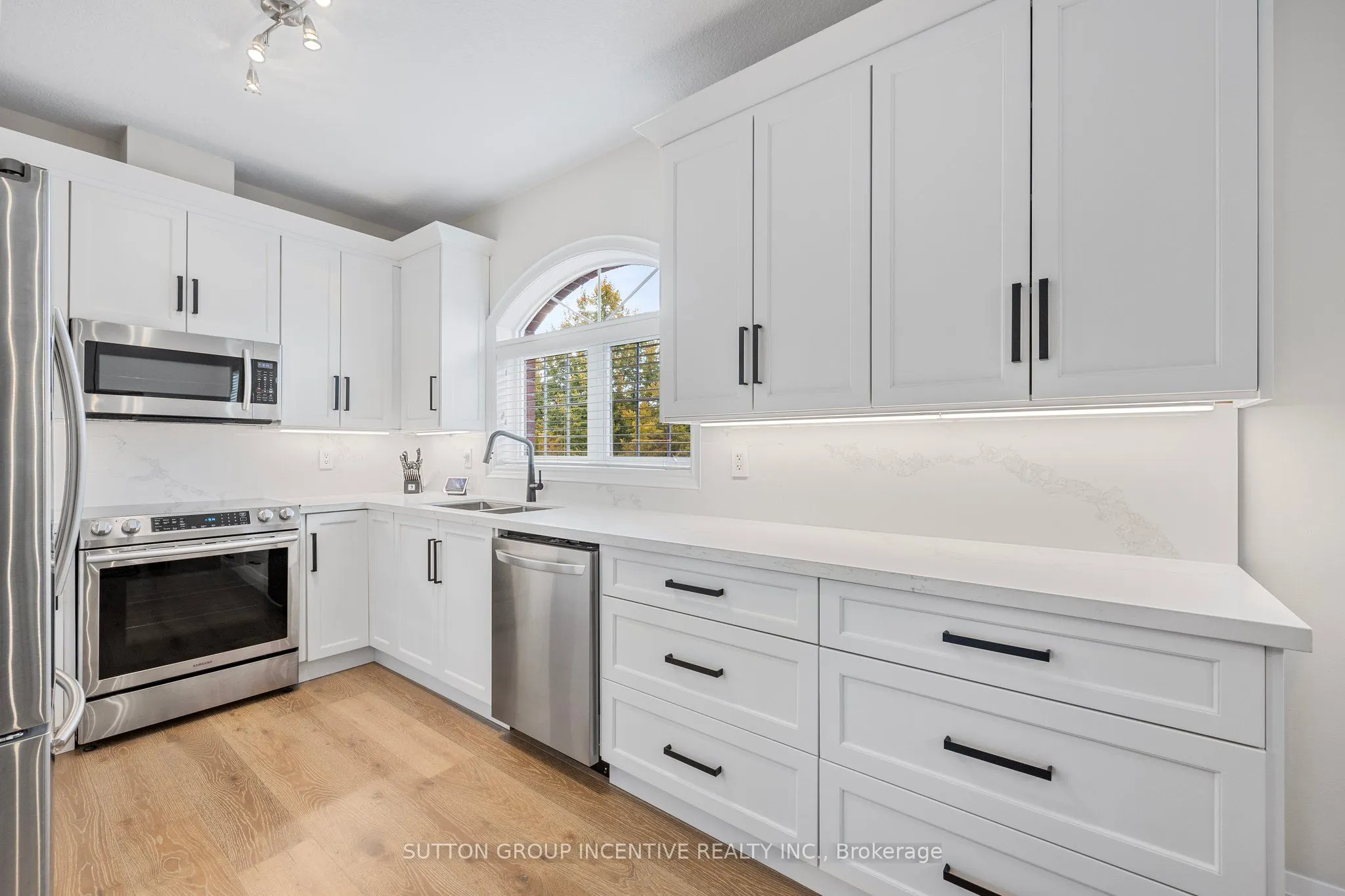 19 White Oaks Road, #8