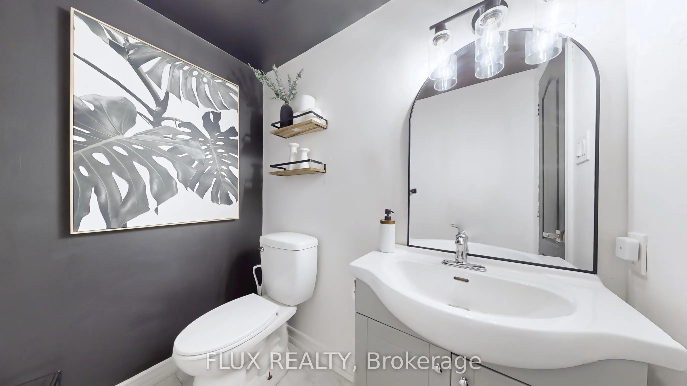 52 Adelaide Street, #32