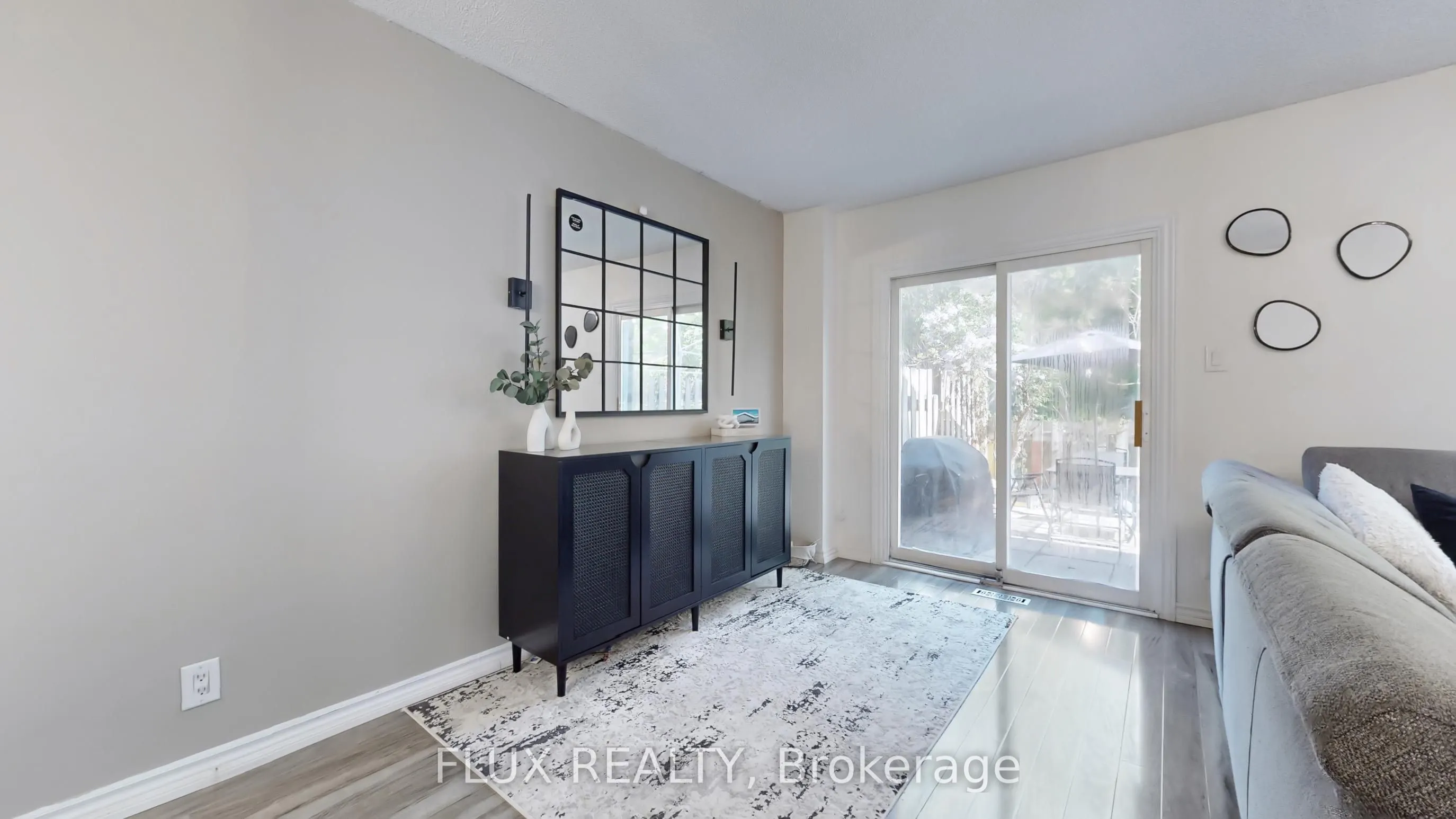 52 Adelaide Street, #32